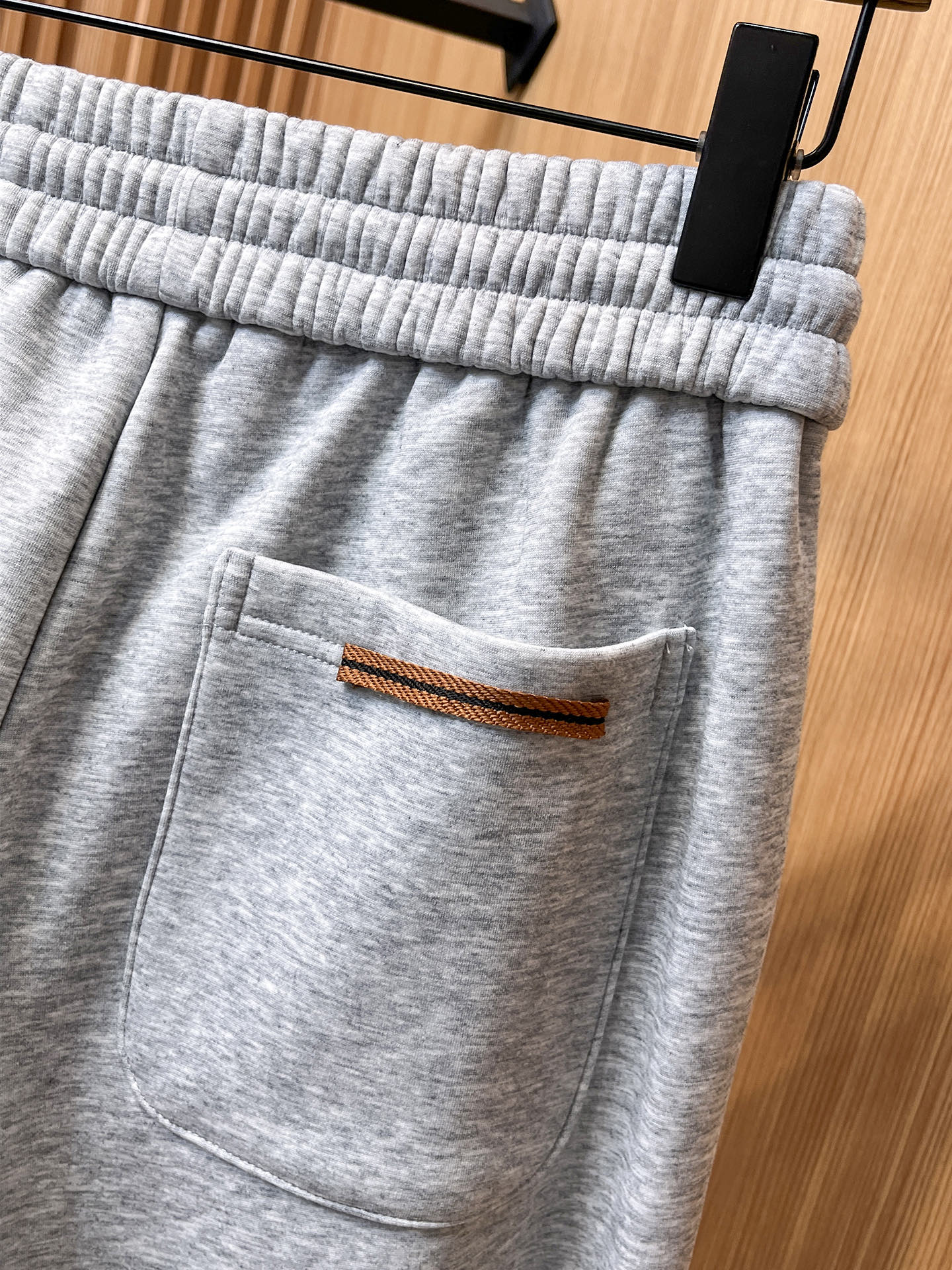 🔥 杰尼亚 SS秋冬加绒 直筒微阔版型保暖不显臃肿 🔥新品时尚直筒休闲裤，臻选优质纯棉加绒面料打造，保暖