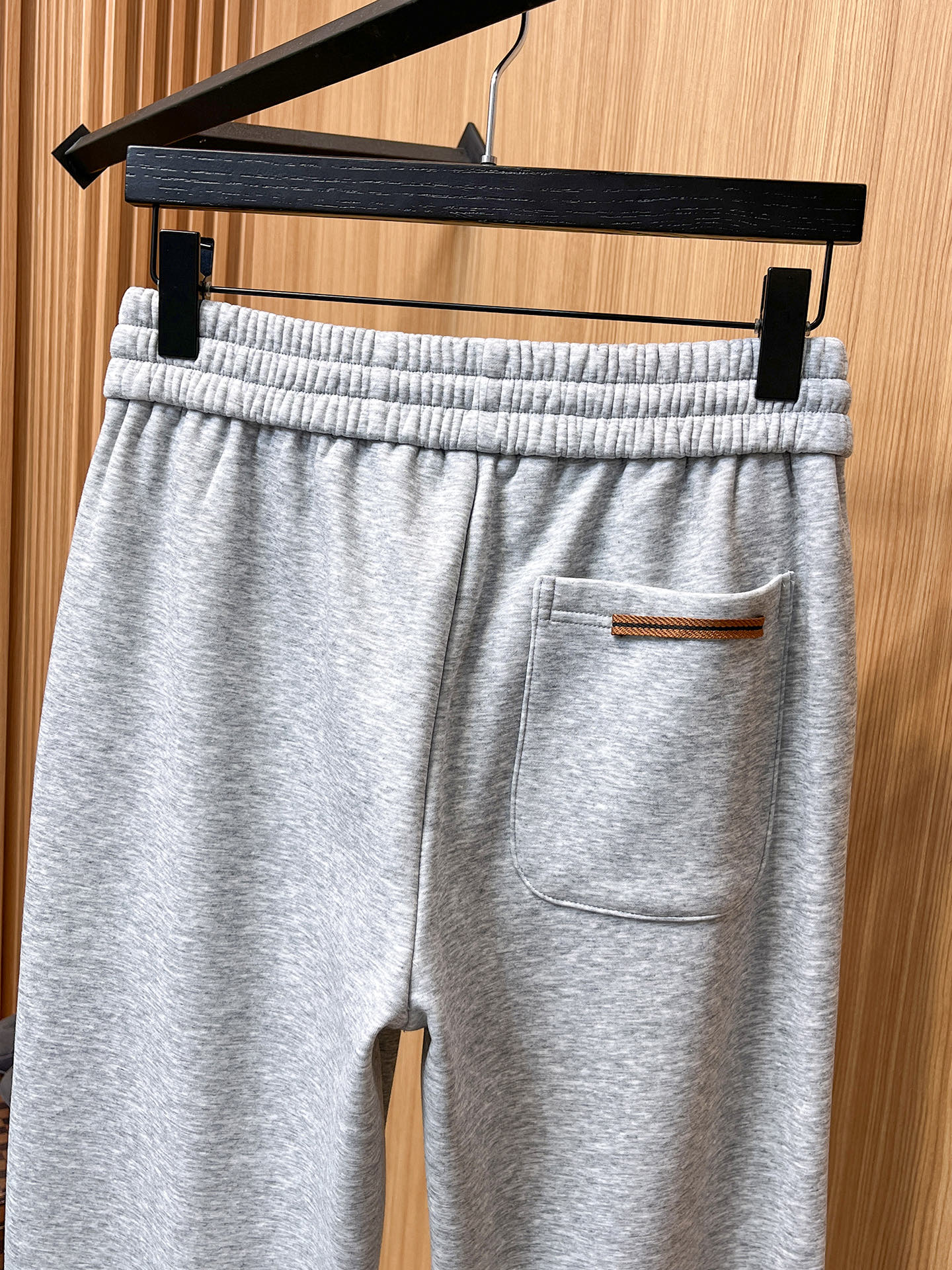 🔥 杰尼亚 SS秋冬加绒 直筒微阔版型保暖不显臃肿 🔥新品时尚直筒休闲裤，臻选优质纯棉加绒面料打造，保暖