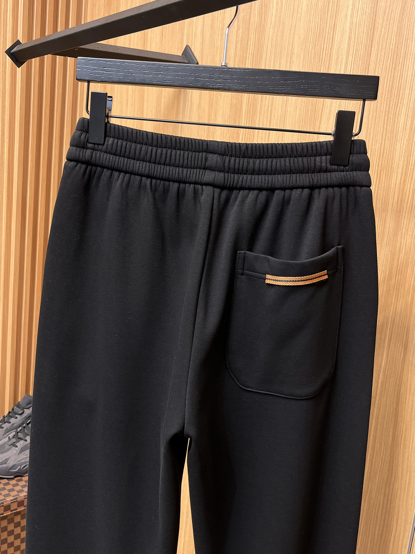 🔥 杰尼亚 SS秋冬加绒 直筒微阔版型保暖不显臃肿 🔥新品时尚直筒休闲裤，臻选优质纯棉加绒面料打造，保暖