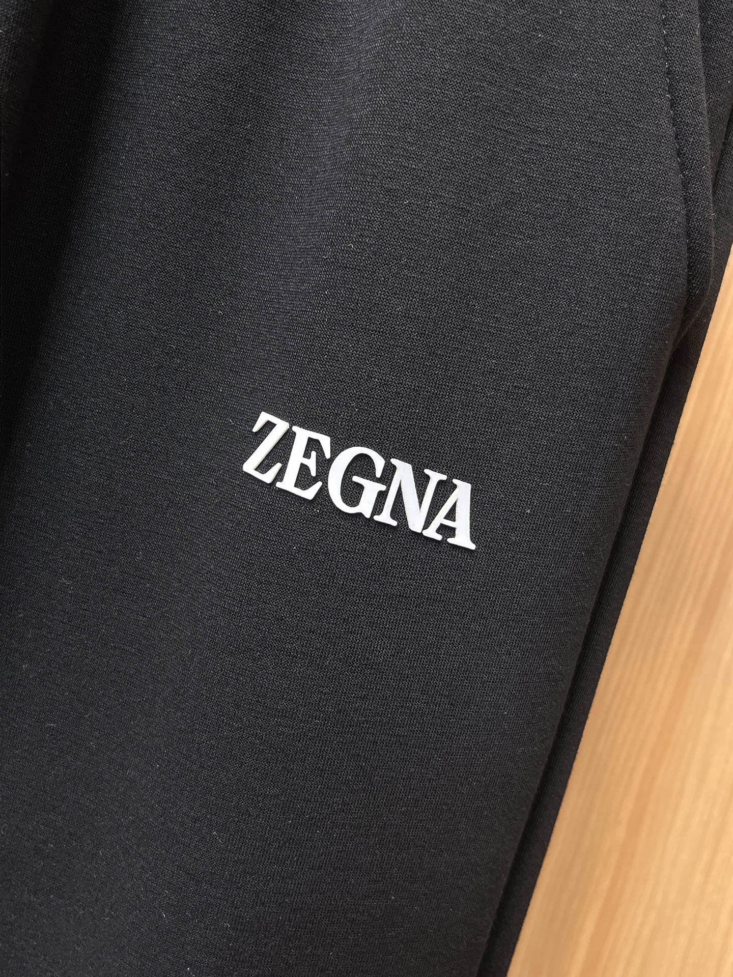 🔥 杰尼亚 SS秋冬加绒 直筒微阔版型保暖不显臃肿 🔥新品时尚直筒休闲裤，臻选优质纯棉加绒面料打造，保暖