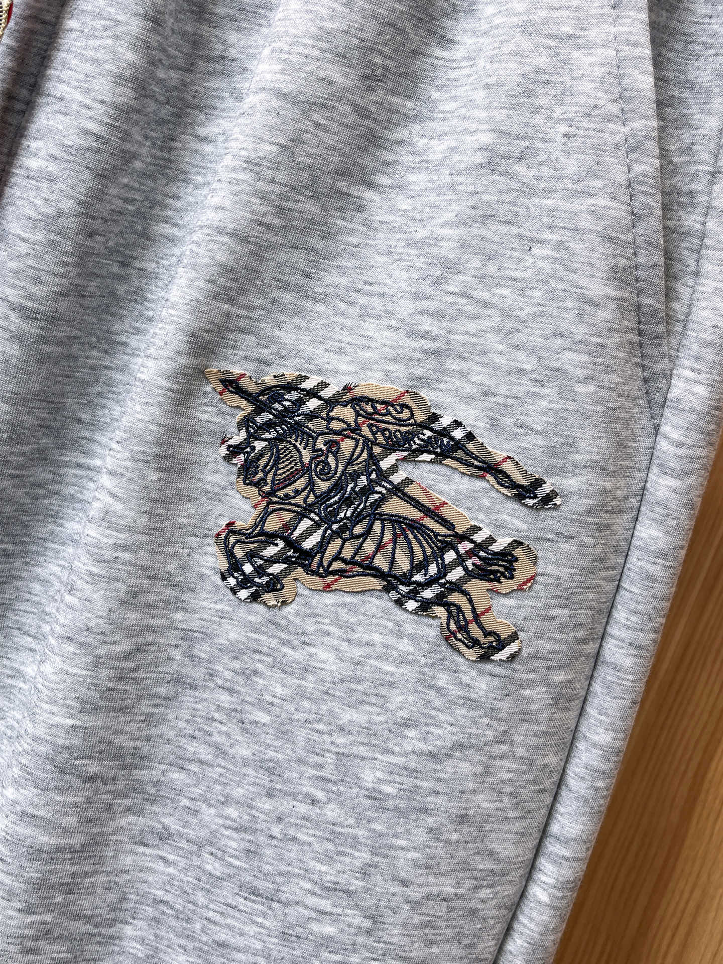 🔥 巴宝莉 SS秋冬加绒 直筒微阔版型保暖不显臃肿 🔥新品时尚直筒休闲裤，臻选优质纯棉加绒面料打造，保暖