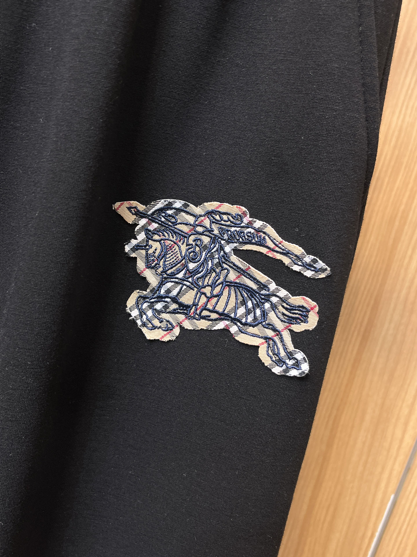 🔥 巴宝莉 SS秋冬加绒 直筒微阔版型保暖不显臃肿 🔥新品时尚直筒休闲裤，臻选优质纯棉加绒面料打造，保暖