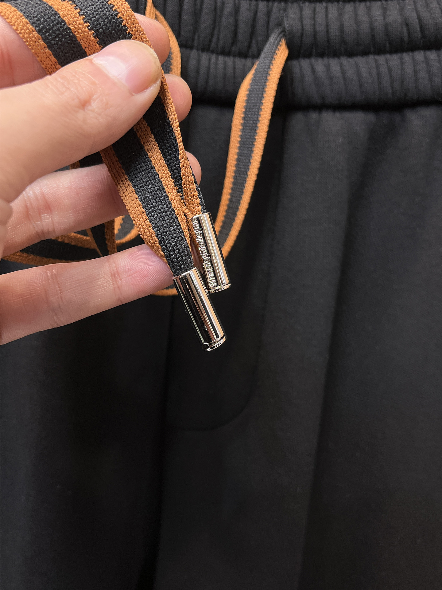 🔥 杰尼亚 SS秋冬加绒 直筒微阔版型保暖不显臃肿 🔥新品时尚直筒休闲裤，臻选优质纯棉加绒面料打造，保暖