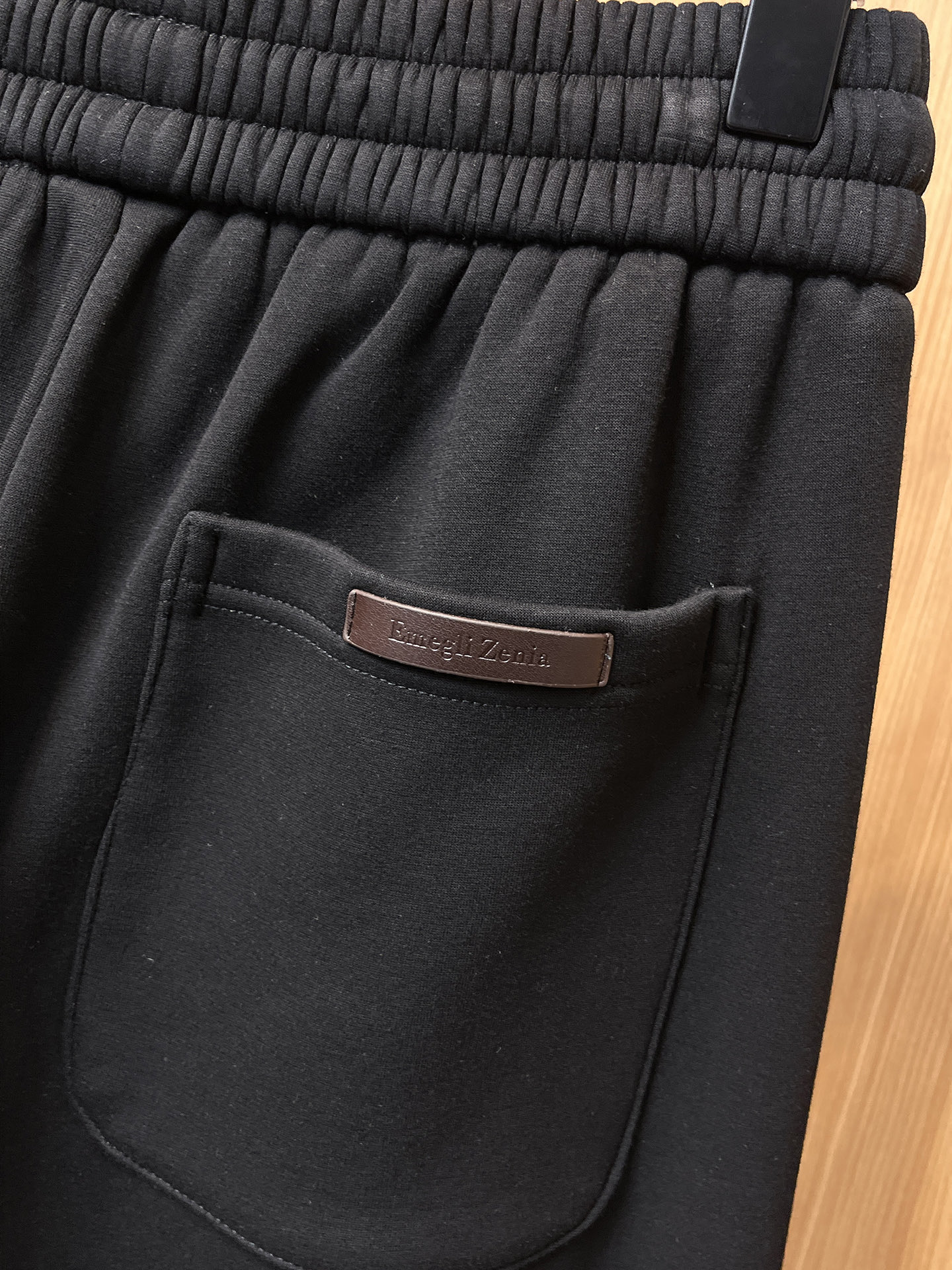 🔥 杰尼亚 SS秋冬加绒 直筒微阔版型保暖不显臃肿 🔥新品时尚直筒休闲裤，臻选优质纯棉加绒面料打造，保暖