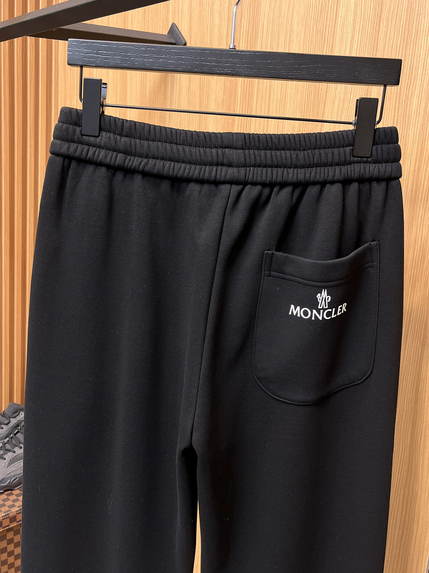 🔥 蒙口 SS秋冬加绒 直筒微阔版型保暖不显臃肿 🔥新品时尚直筒休闲裤，臻选优质纯棉加绒面料打造，保暖舒