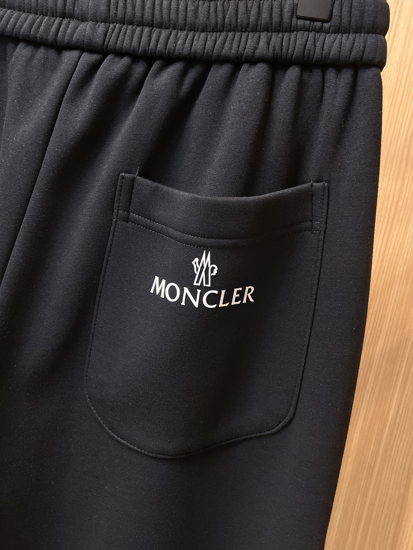 🔥 蒙口 SS秋冬加绒 直筒微阔版型保暖不显臃肿 🔥新品时尚直筒休闲裤，臻选优质纯棉加绒面料打造，保暖舒