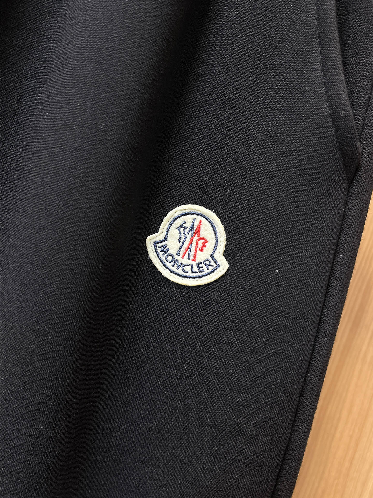 🔥 蒙口 SS秋冬加绒 直筒微阔版型保暖不显臃肿 🔥新品时尚直筒休闲裤，臻选优质纯棉加绒面料打造，保暖舒