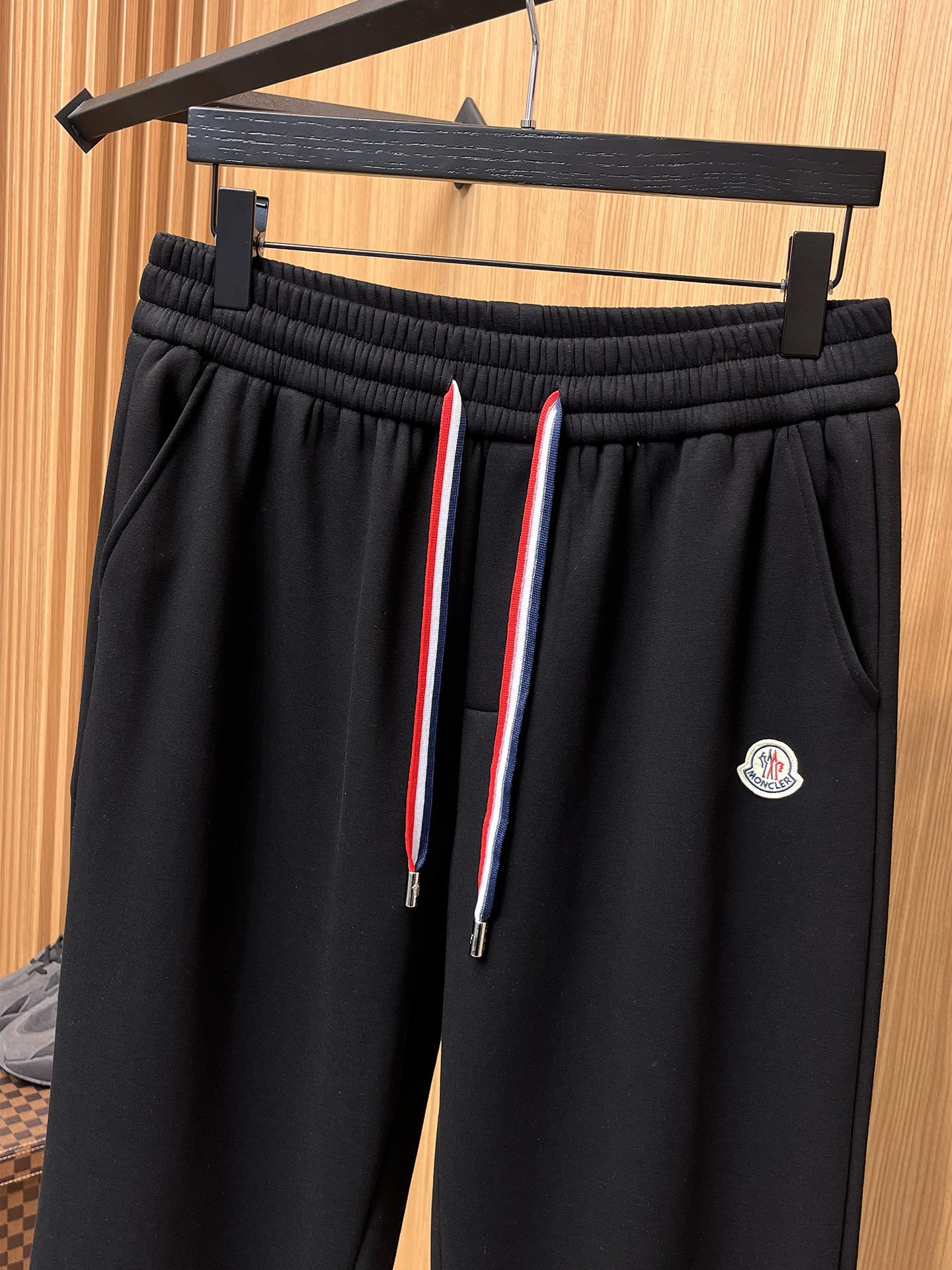 🔥 蒙口 SS秋冬加绒 直筒微阔版型保暖不显臃肿 🔥新品时尚直筒休闲裤，臻选优质纯棉加绒面料打造，保暖舒