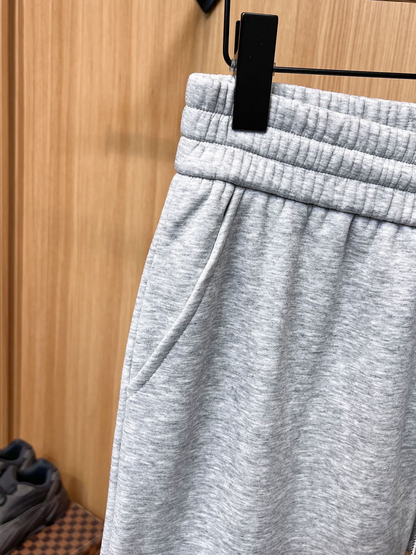 🔥 迪奥 SS秋冬加绒 直筒微阔版型保暖不显臃肿 🔥新品时尚直筒休闲裤，臻选优质纯棉加绒面料打造，保暖舒