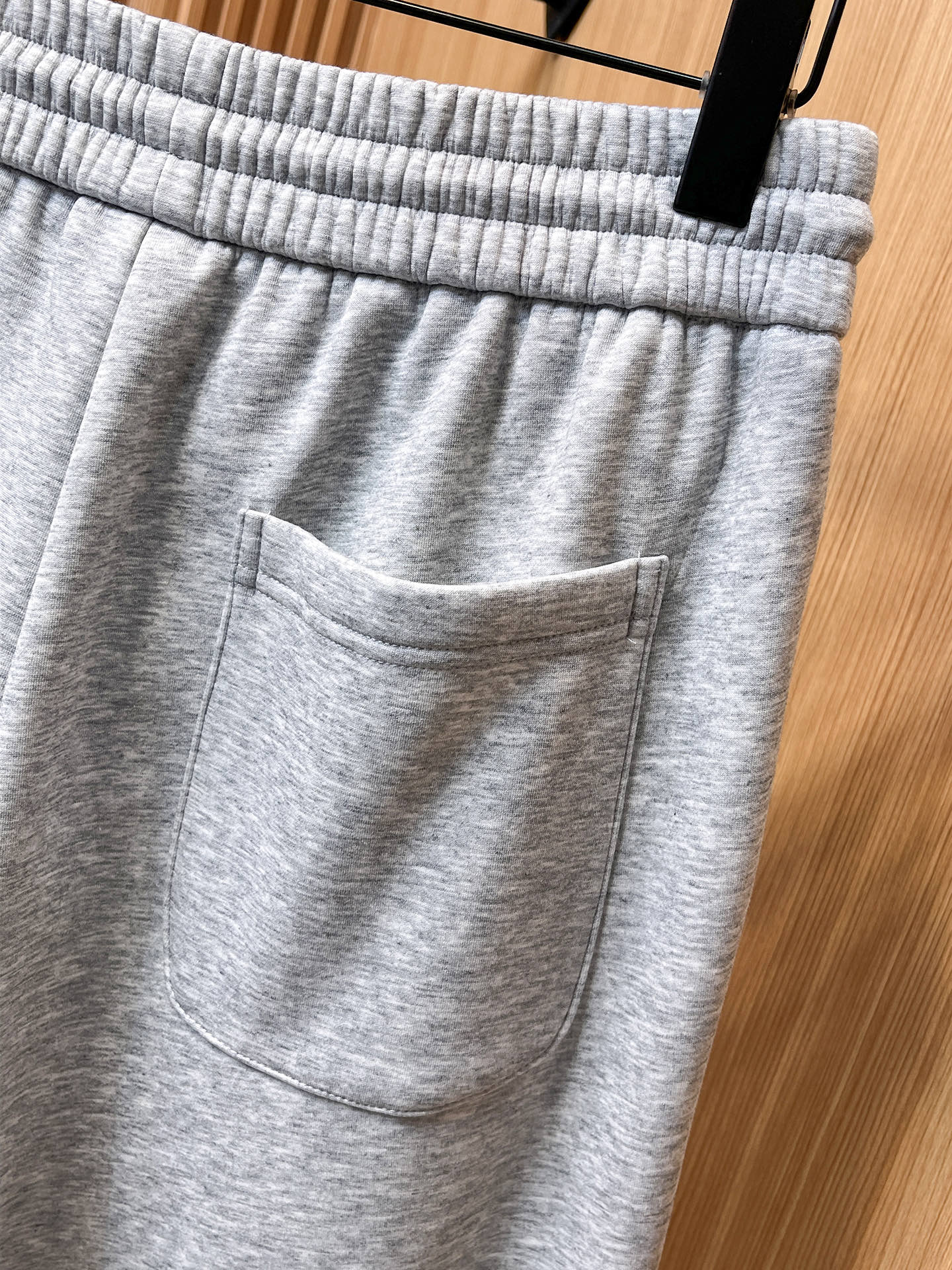 🔥 迪奥 SS秋冬加绒 直筒微阔版型保暖不显臃肿 🔥新品时尚直筒休闲裤，臻选优质纯棉加绒面料打造，保暖舒