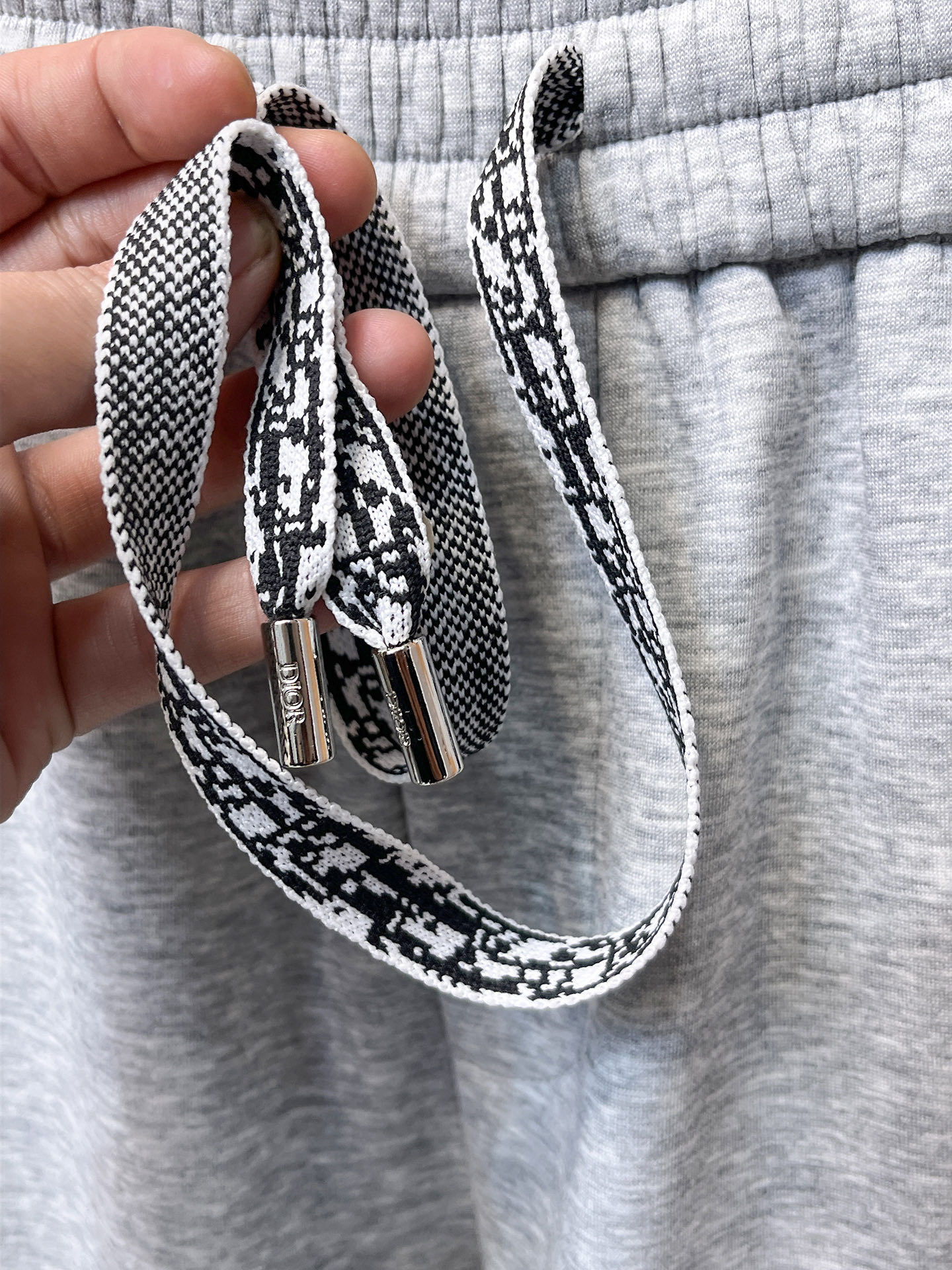 🔥 迪奥 SS秋冬加绒 直筒微阔版型保暖不显臃肿 🔥新品时尚直筒休闲裤，臻选优质纯棉加绒面料打造，保暖舒