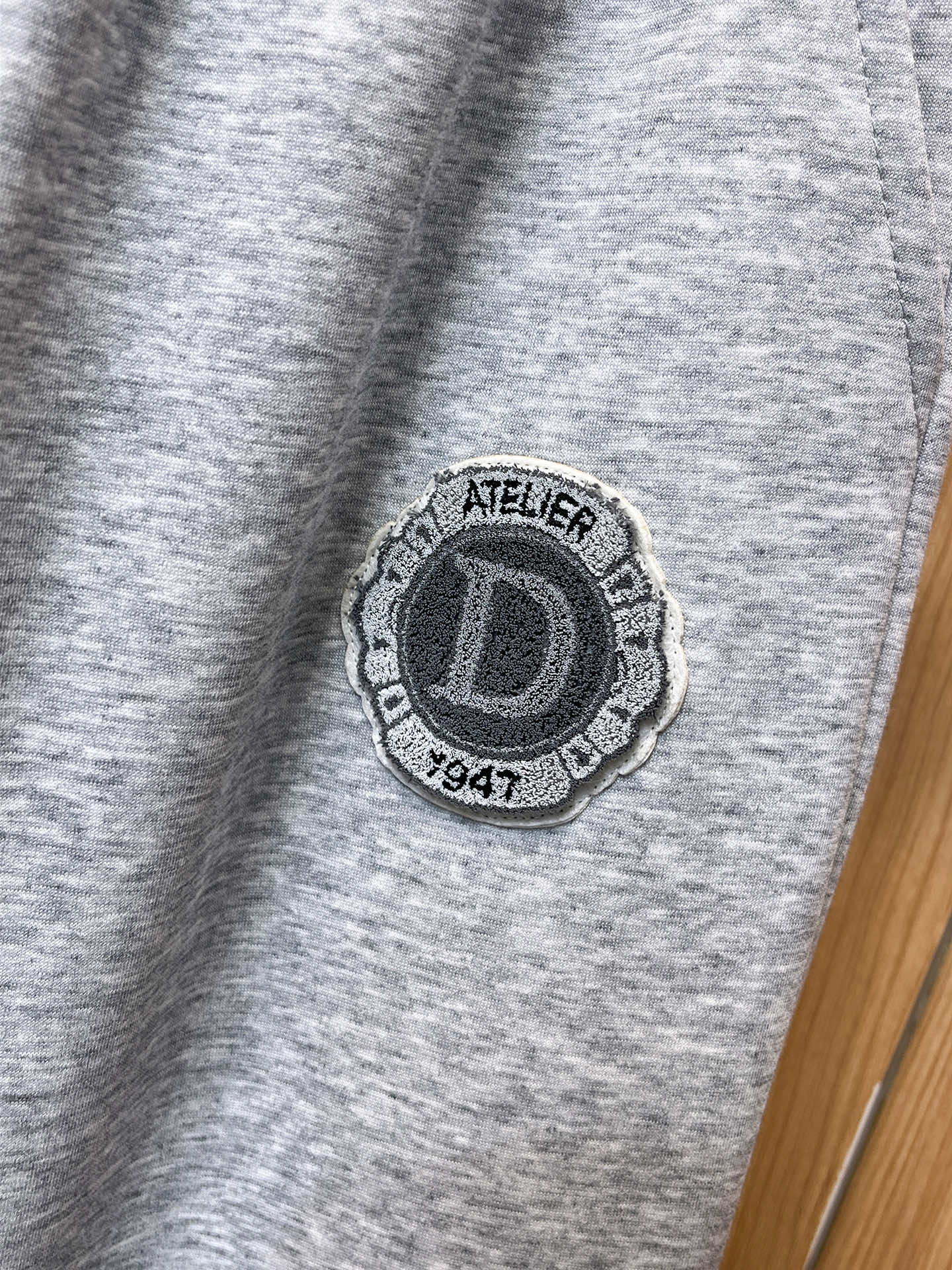 🔥 迪奥 SS秋冬加绒 直筒微阔版型保暖不显臃肿 🔥新品时尚直筒休闲裤，臻选优质纯棉加绒面料打造，保暖舒