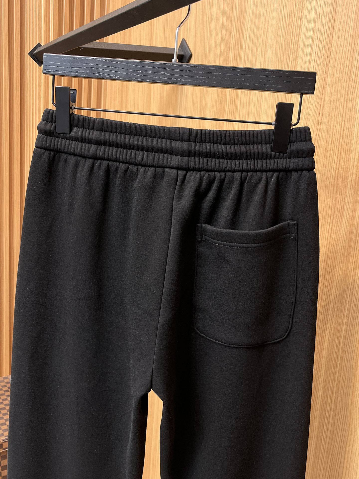 🔥 迪奥 SS秋冬加绒 直筒微阔版型保暖不显臃肿 🔥新品时尚直筒休闲裤，臻选优质纯棉加绒面料打造，保暖舒