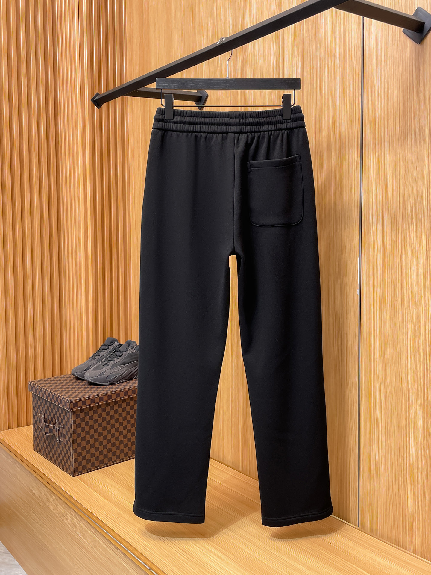 🔥 迪奥 SS秋冬加绒 直筒微阔版型保暖不显臃肿 🔥新品时尚直筒休闲裤，臻选优质纯棉加绒面料打造，保暖舒