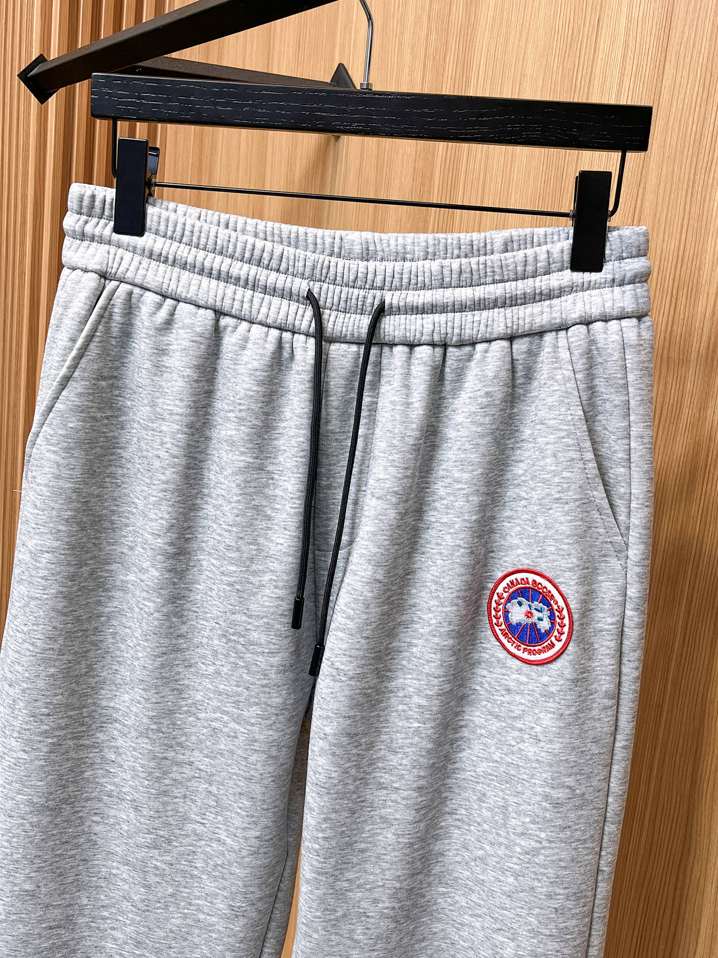 🔥 加拿大鹅 SS秋冬加绒 直筒微阔版型保暖不显臃肿 🔥新品时尚直筒休闲裤，臻选优质纯棉加绒面料打造，保