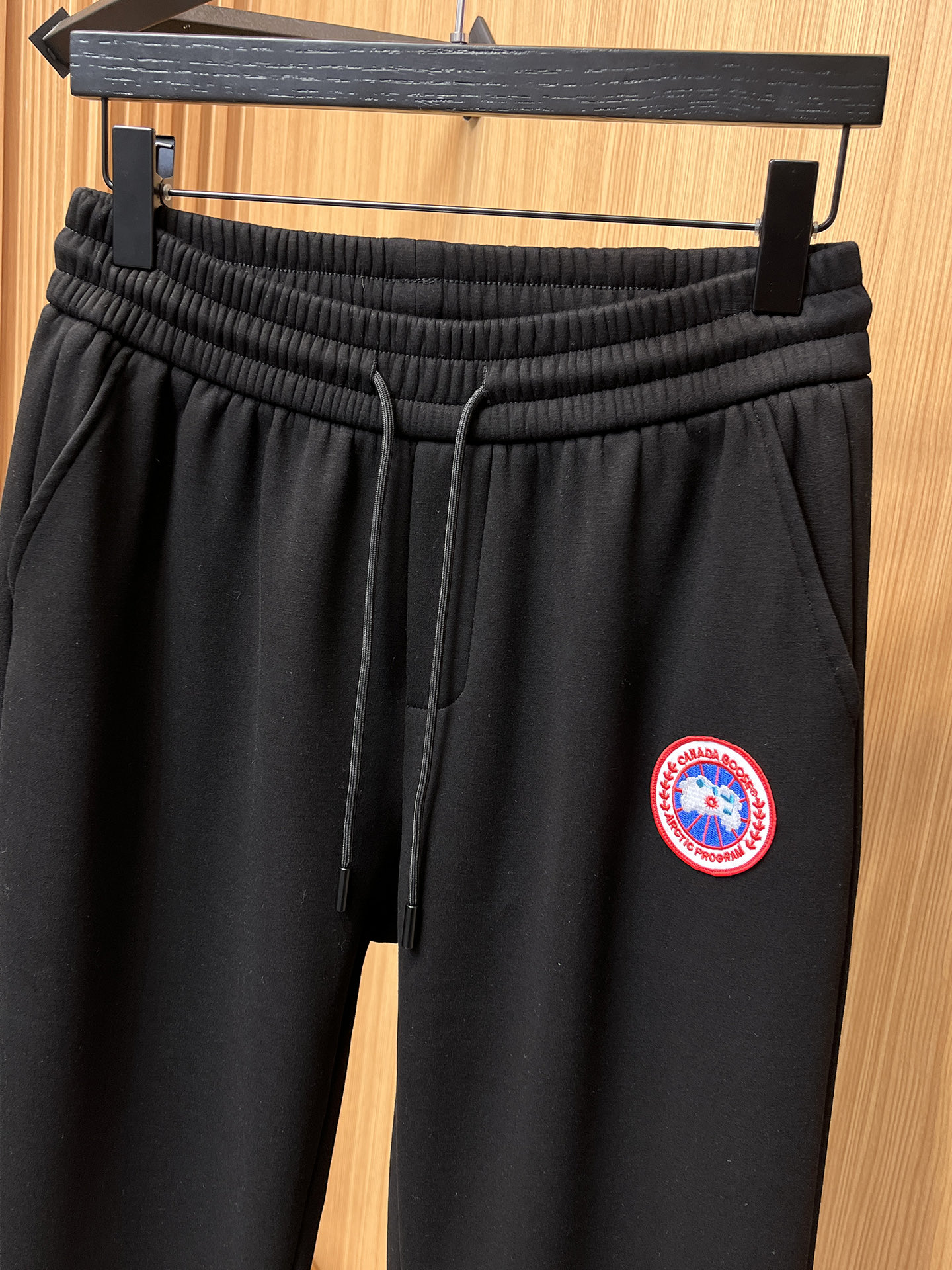 🔥 加拿大鹅 SS秋冬加绒 直筒微阔版型保暖不显臃肿 🔥新品时尚直筒休闲裤，臻选优质纯棉加绒面料打造，保