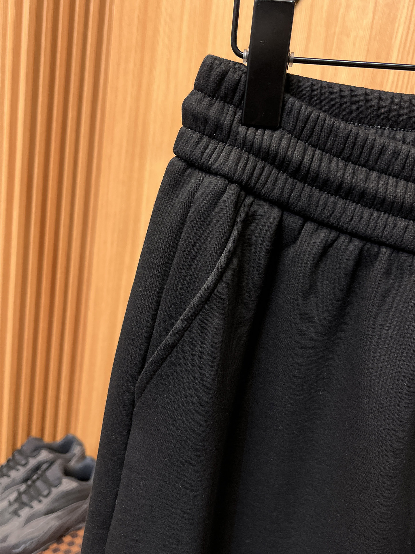 🔥 加拿大鹅 SS秋冬加绒 直筒微阔版型保暖不显臃肿 🔥新品时尚直筒休闲裤，臻选优质纯棉加绒面料打造，保