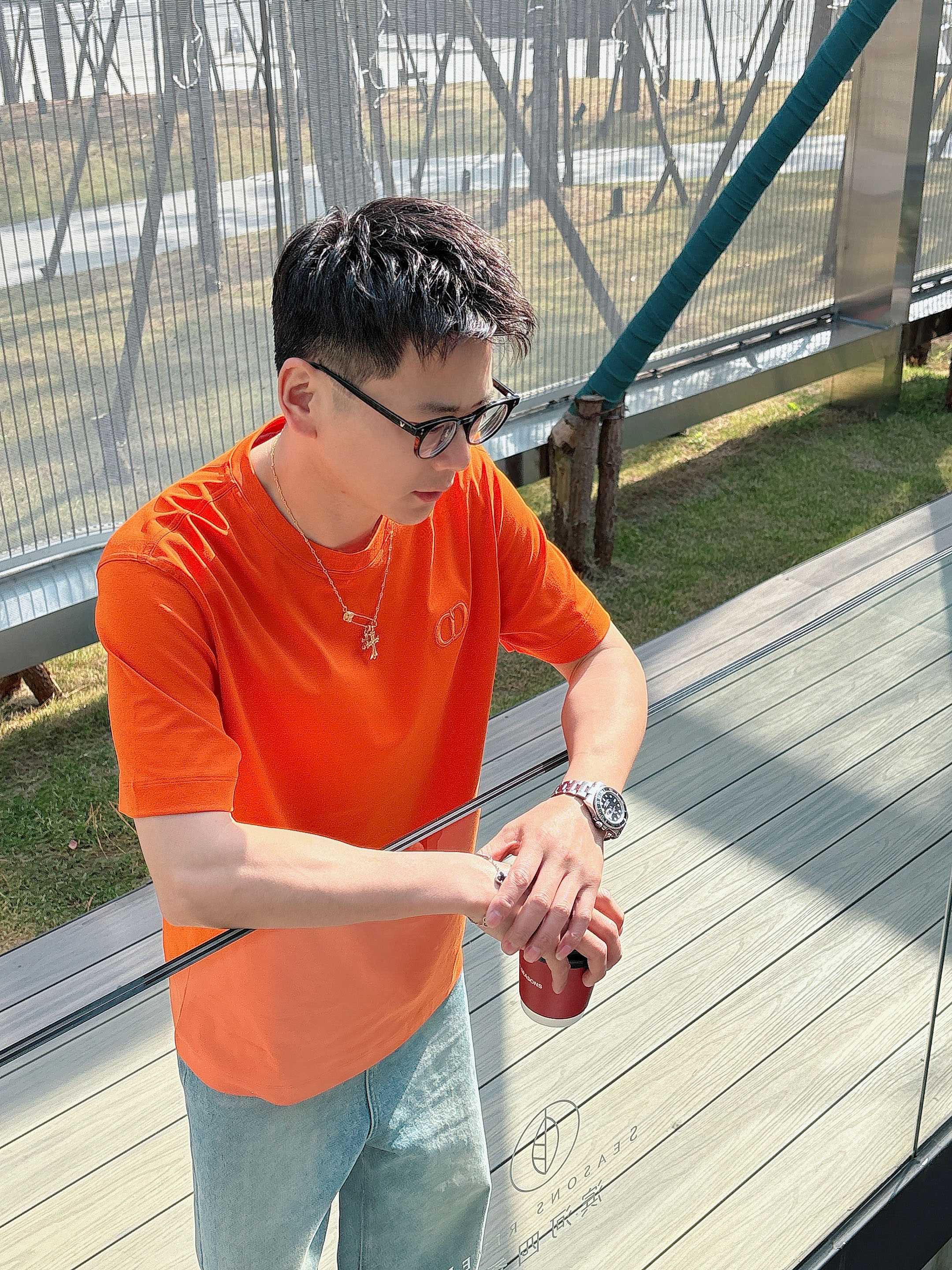 【2026春夏 · 高阶定制T恤】🔹 核心面料：秘鲁进口匹马棉 × 顶级丝光工艺🔹 核心体感：蚕丝般柔滑