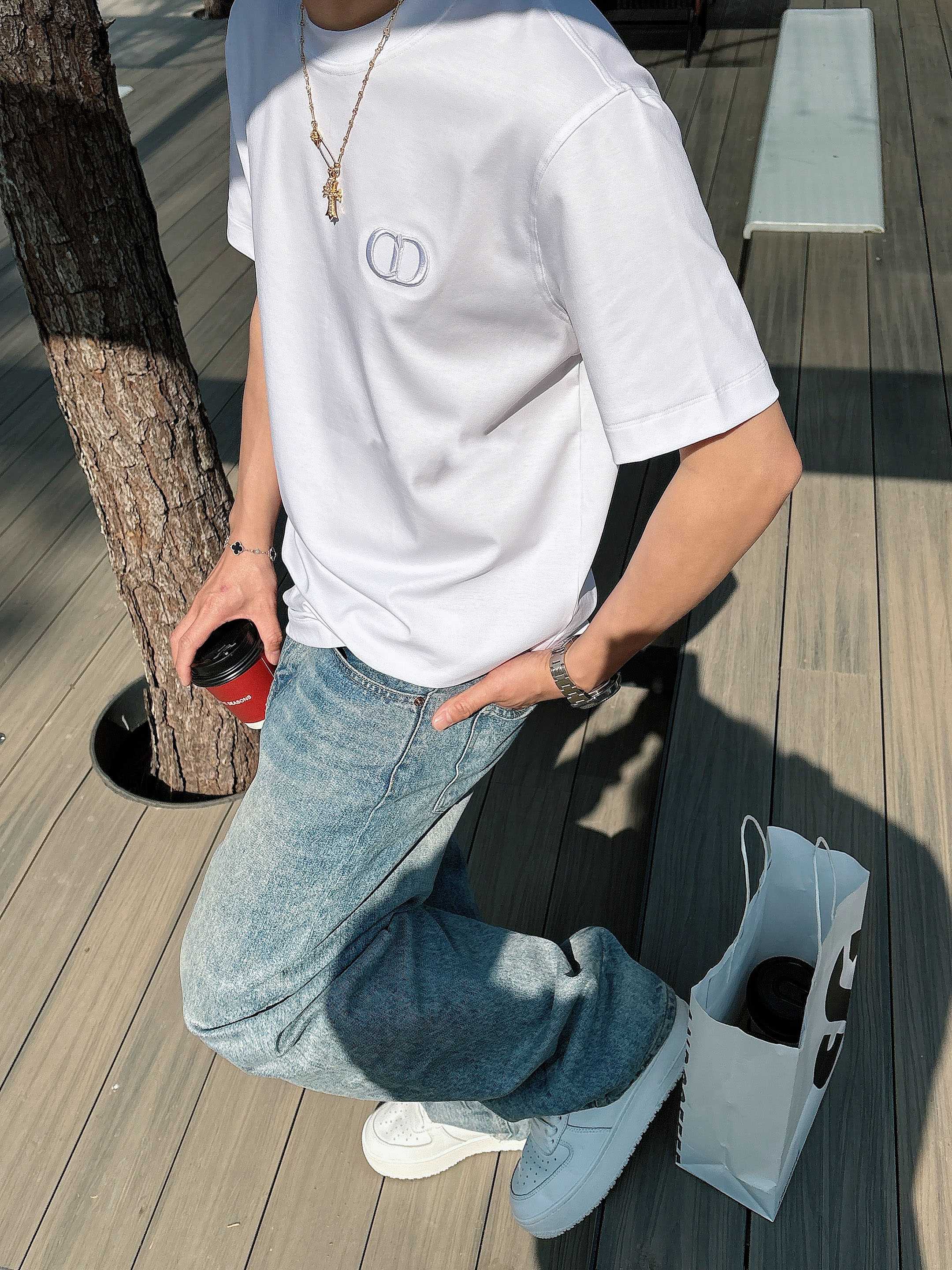 【 Dior 2026春夏 · 高阶定制T恤】🔹 核心面料：秘鲁进口匹马棉 × 顶级丝光工艺🔹 核心体感