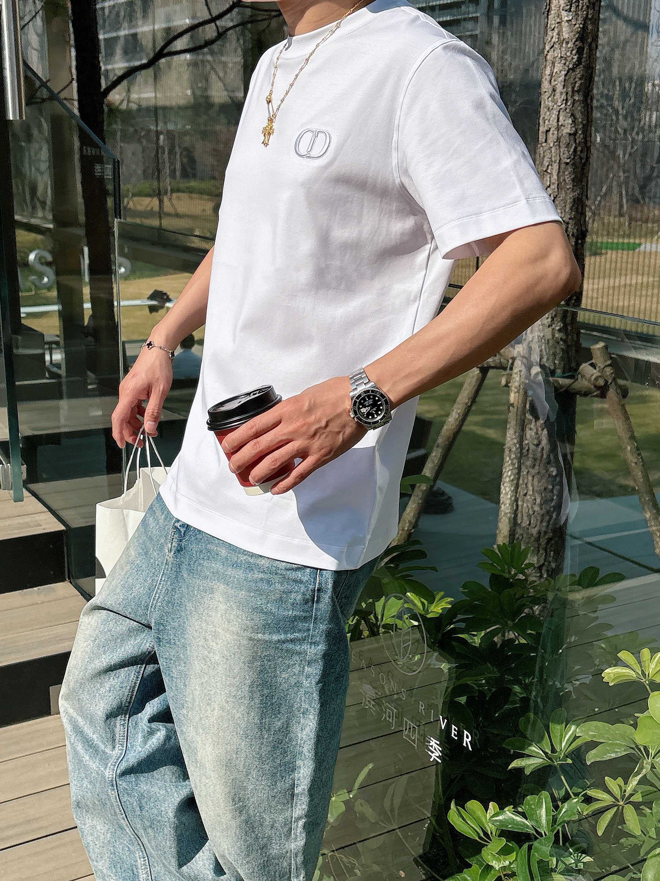 【 Dior 2026春夏 · 高阶定制T恤】🔹 核心面料：秘鲁进口匹马棉 × 顶级丝光工艺🔹 核心体感
