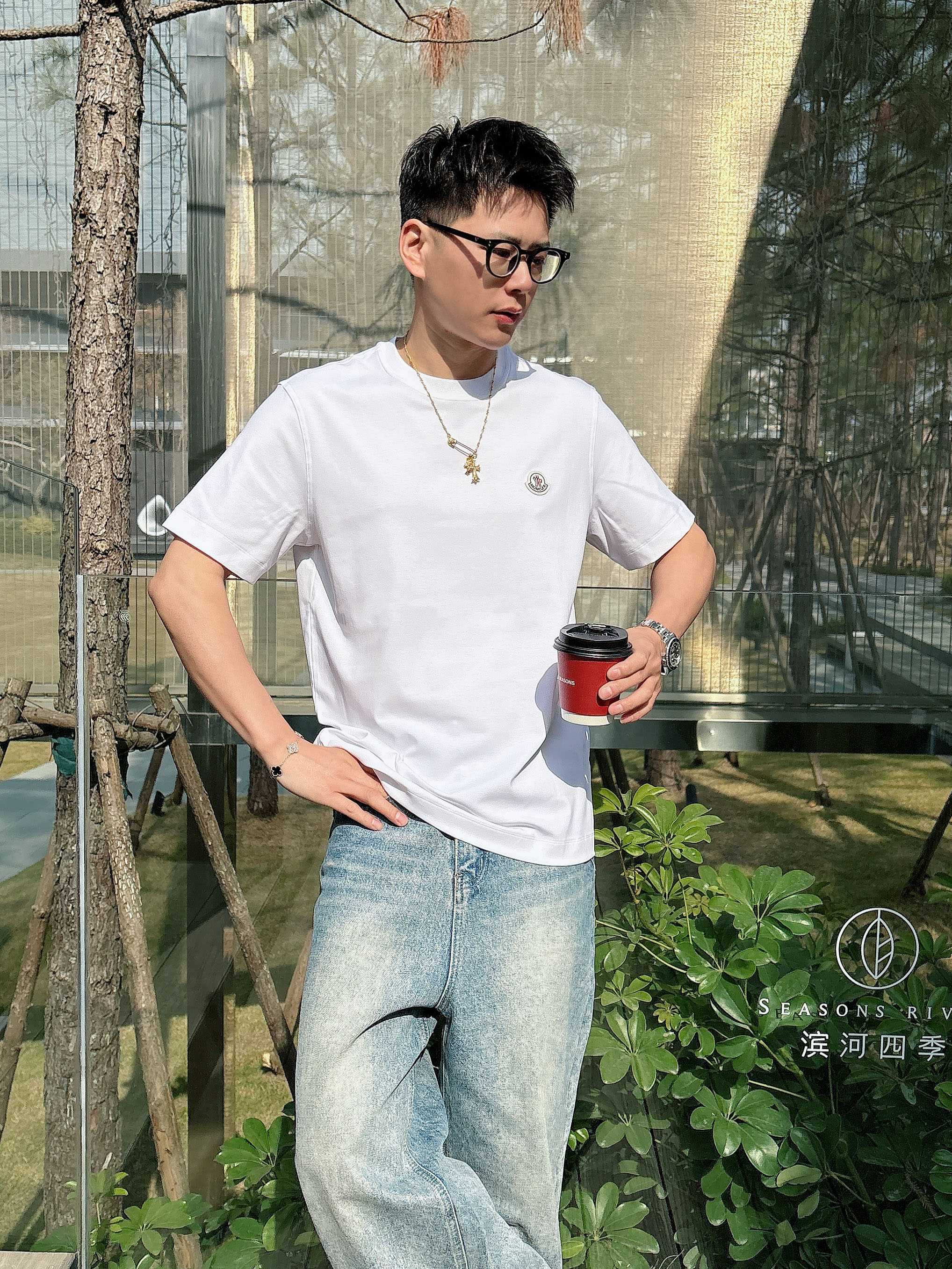 【 蒙口 2026春夏 · 高阶定制T恤】🔹 核心面料：秘鲁进口匹马棉 × 顶级丝光工艺🔹 核心体感：蚕