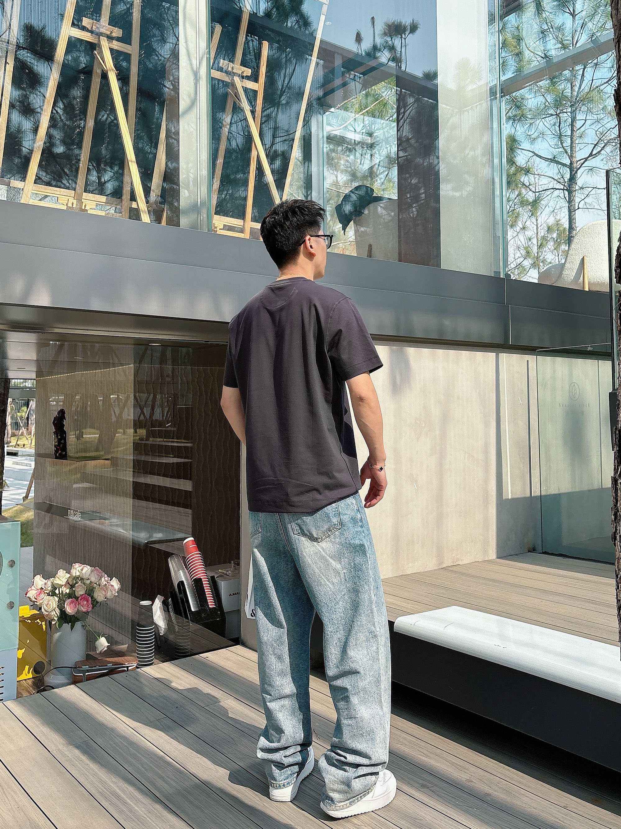 【 Dior 2026春夏 · 高阶定制T恤】🔹 核心面料：秘鲁进口匹马棉 × 顶级丝光工艺🔹 核心体感