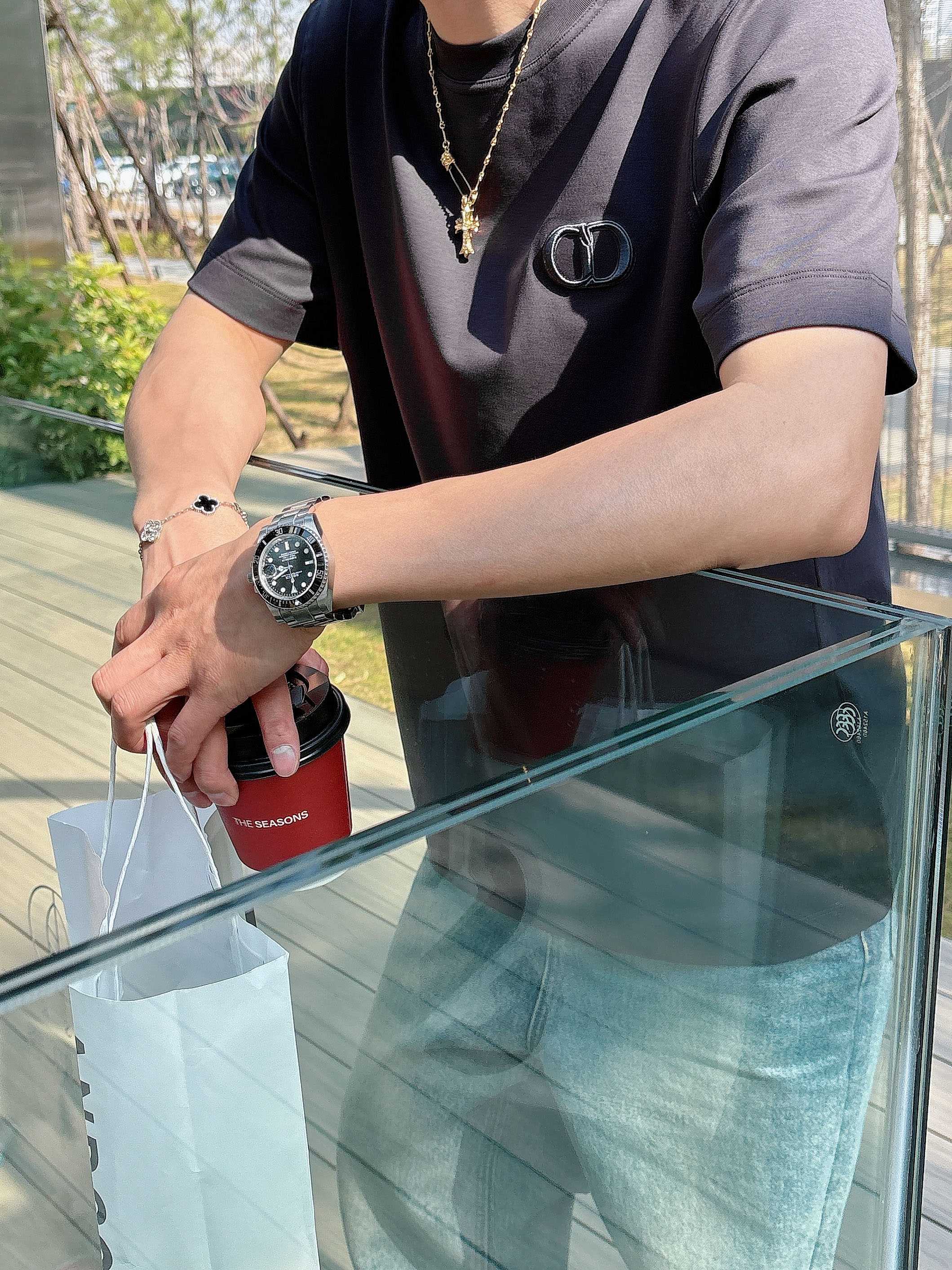 【 Dior 2026春夏 · 高阶定制T恤】🔹 核心面料：秘鲁进口匹马棉 × 顶级丝光工艺🔹 核心体感
