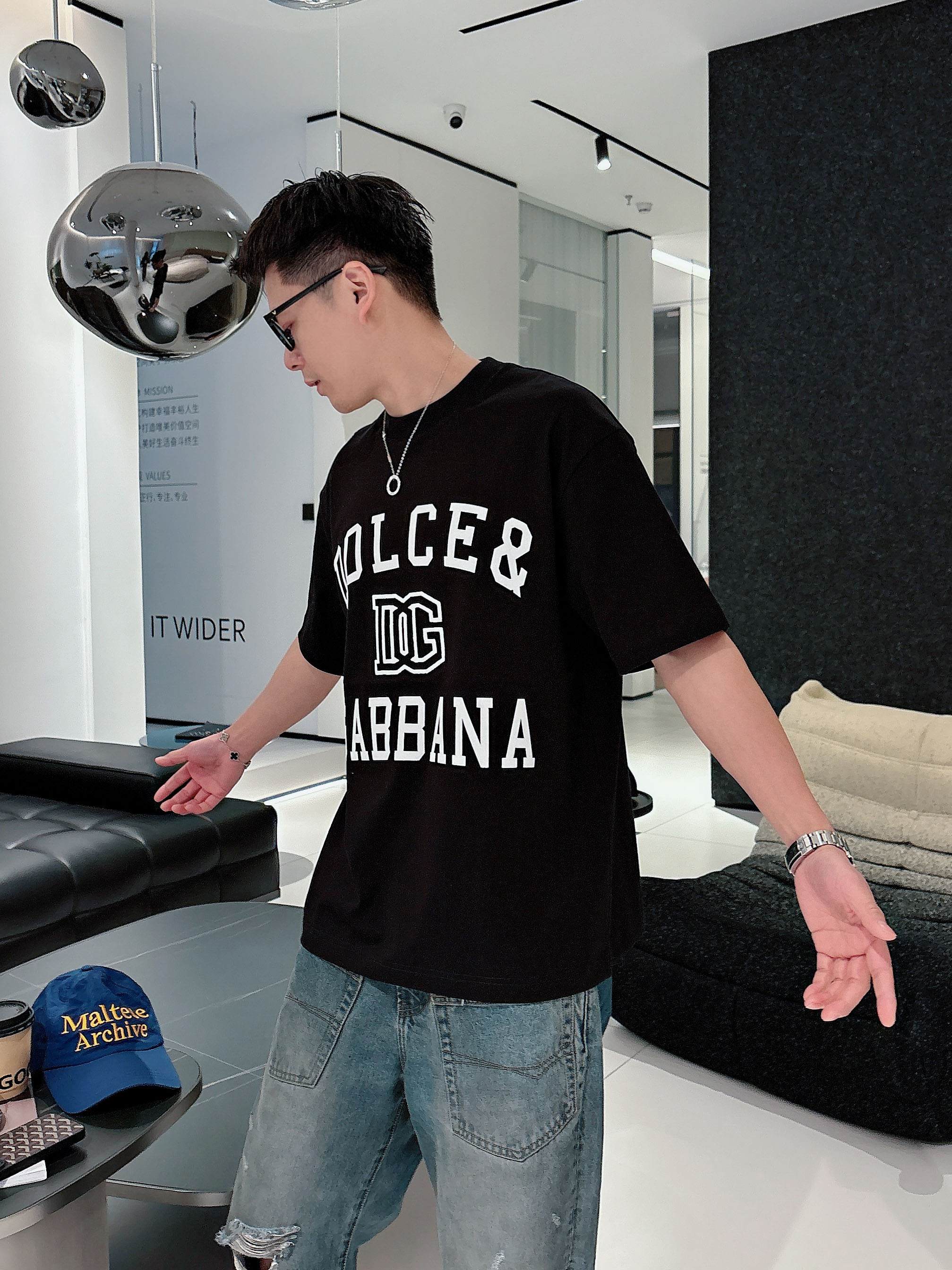    杜嘉班纳 2025春夏新款首发专柜最新款短袖圆领T恤 高端订制 设计前卫时尚！品牌logo重工艺设
