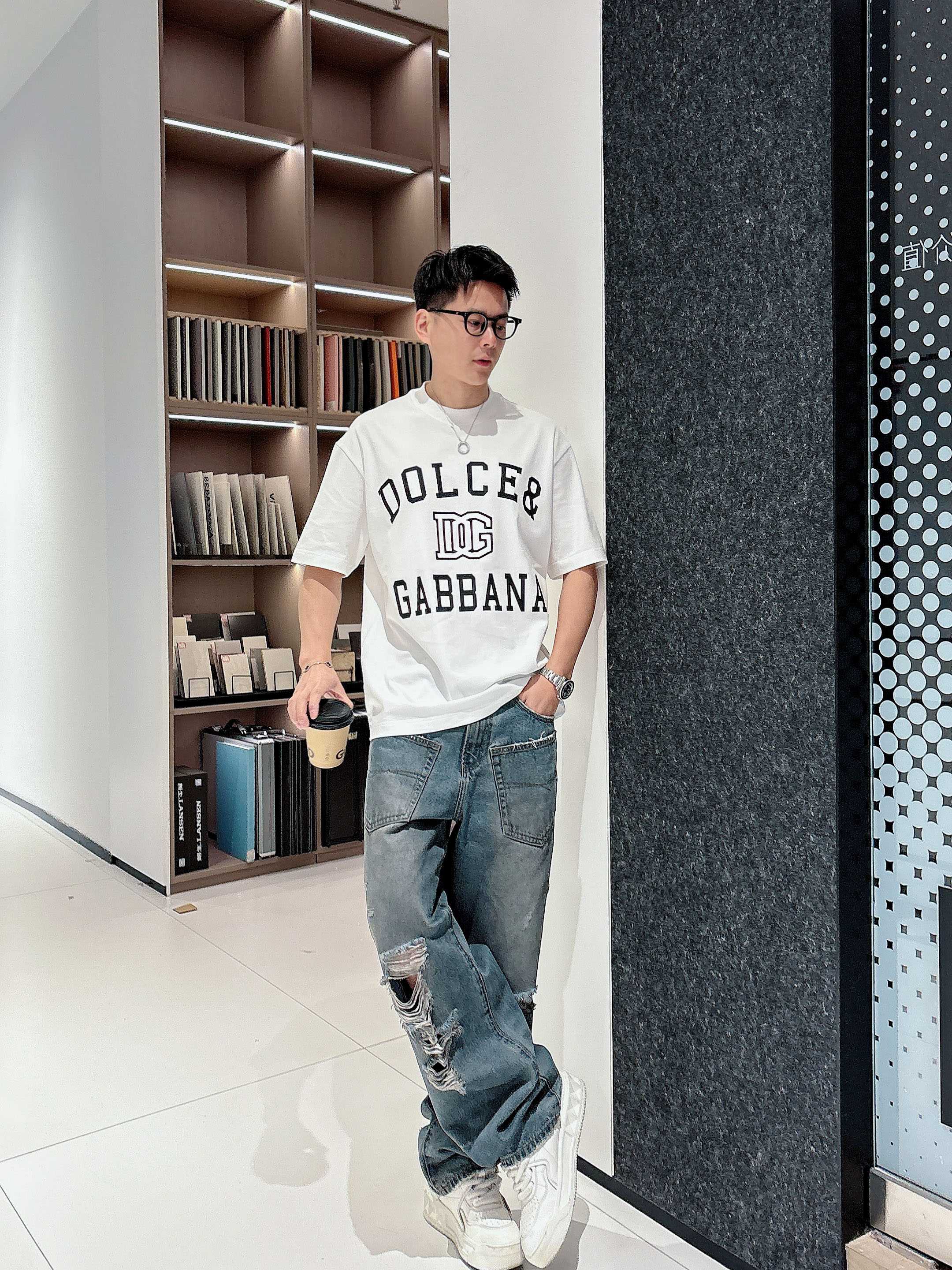    杜嘉班纳 2025春夏新款首发专柜最新款短袖圆领T恤 高端订制 设计前卫时尚！品牌logo重工艺设
