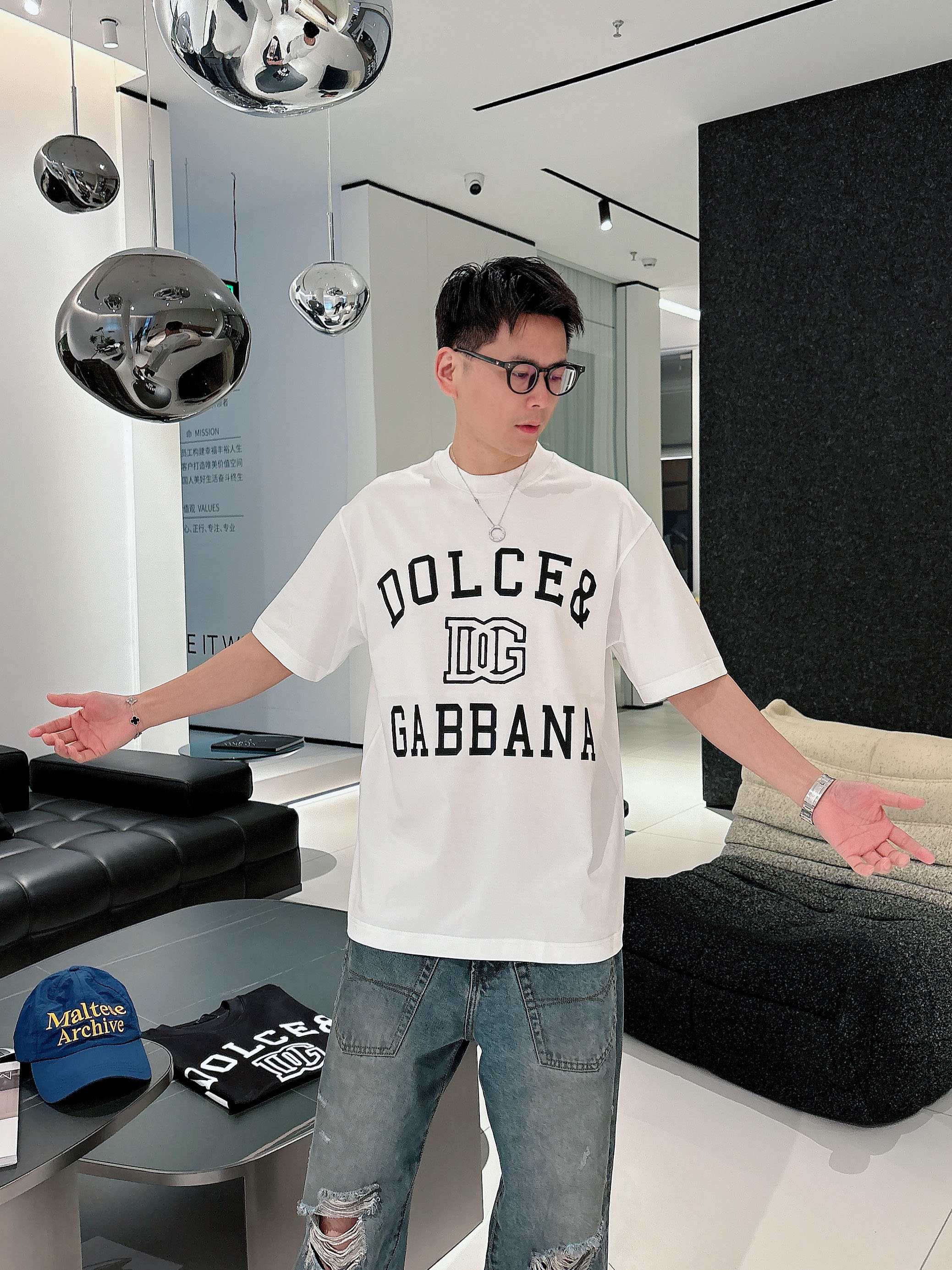    杜嘉班纳 2025春夏新款首发专柜最新款短袖圆领T恤 高端订制 设计前卫时尚！品牌logo重工艺设