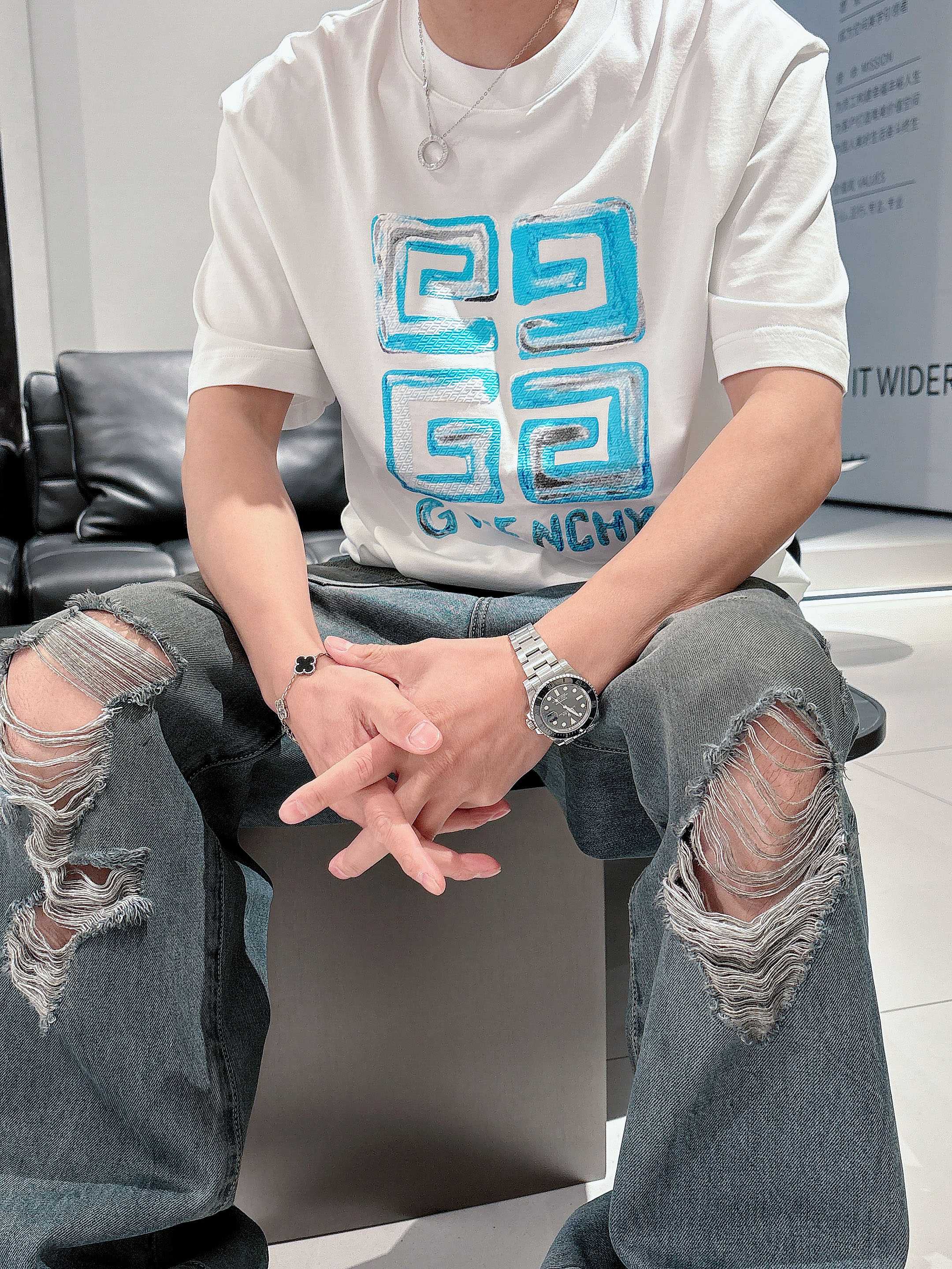    纪梵希 2025春夏新款首发专柜最新款短袖圆领T恤 高端订制 设计前卫时尚！品牌logo重工艺设计