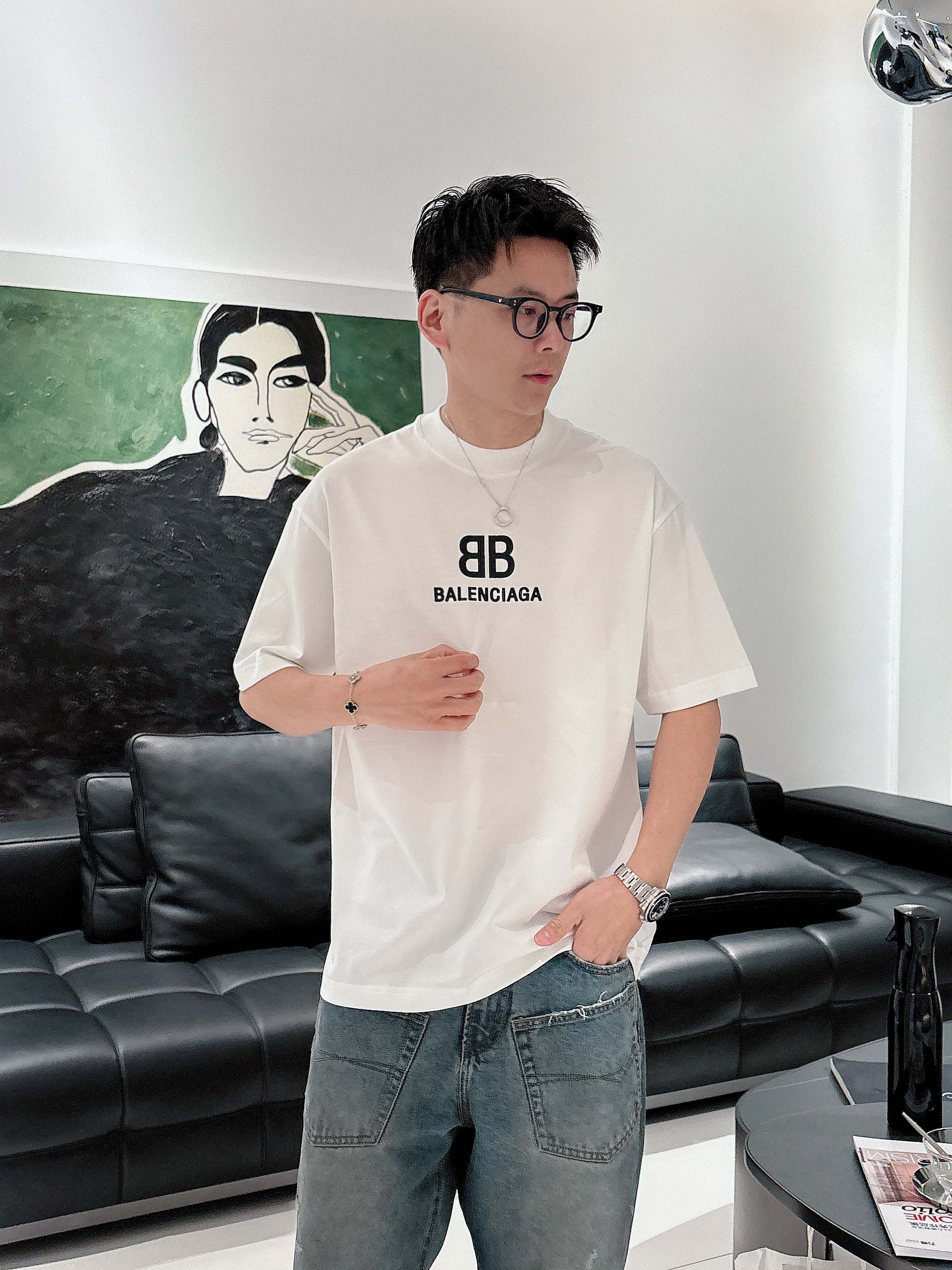    巴黎世家 2025春夏新款首发专柜最新款短袖圆领T恤 高端订制 设计前卫时尚！品牌logo重工艺设