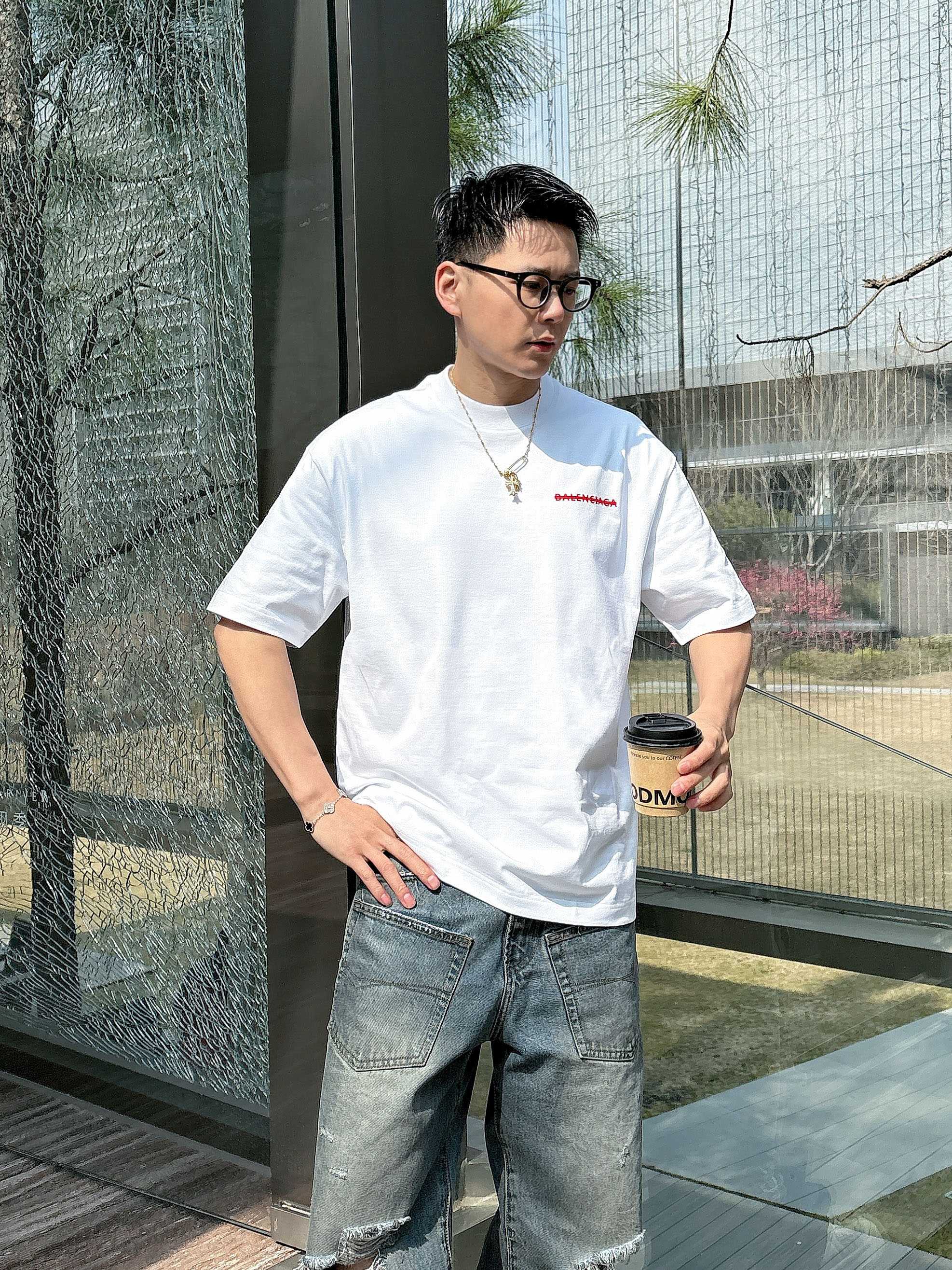    巴黎世家 2025春夏新款首发专柜最新款短袖圆领T恤 高端订制 设计前卫时尚！品牌logo重工艺设