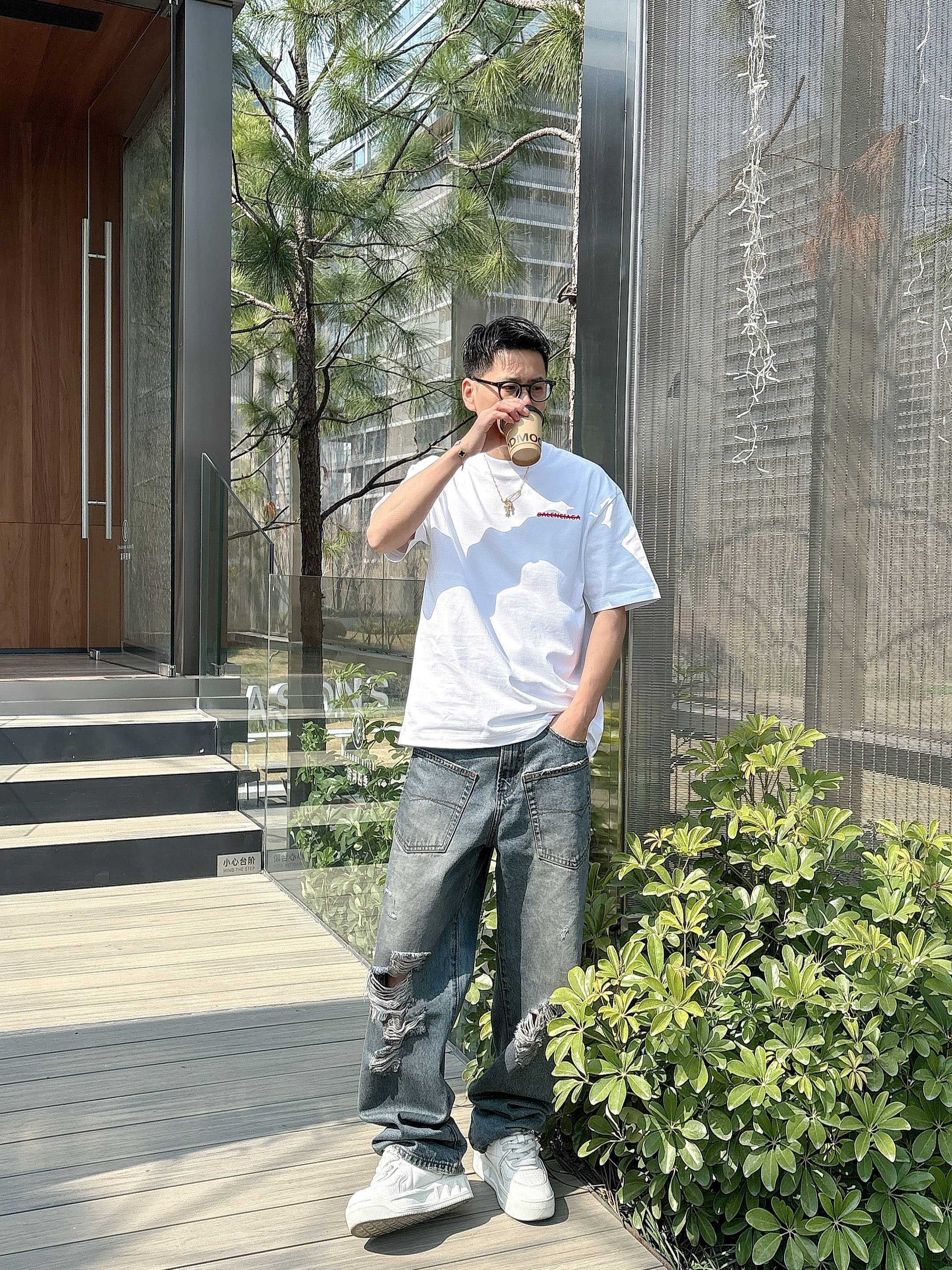    巴黎世家 2025春夏新款首发专柜最新款短袖圆领T恤 高端订制 设计前卫时尚！品牌logo重工艺设
