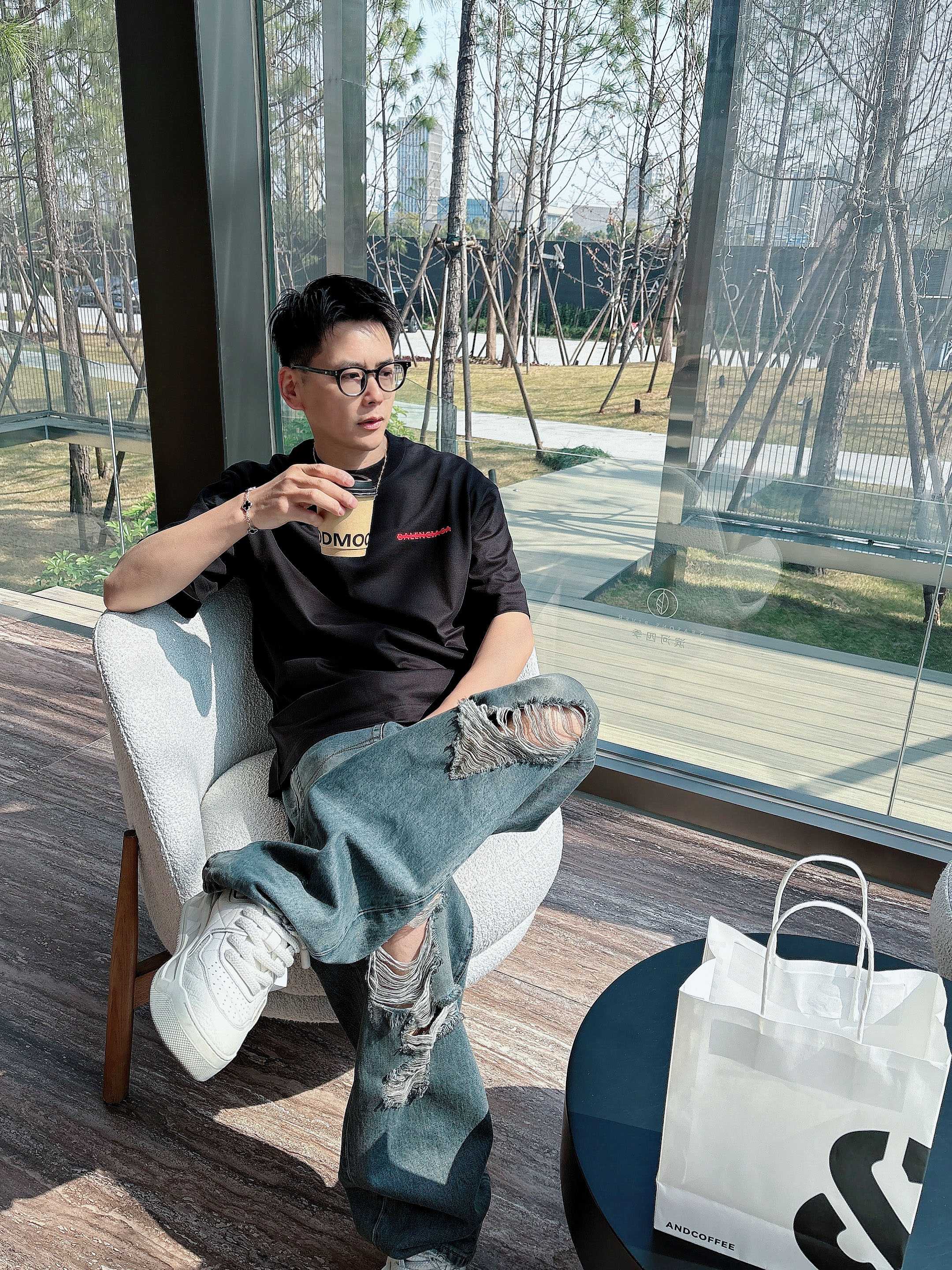    巴黎世家 2025春夏新款首发专柜最新款短袖圆领T恤 高端订制 设计前卫时尚！品牌logo重工艺设