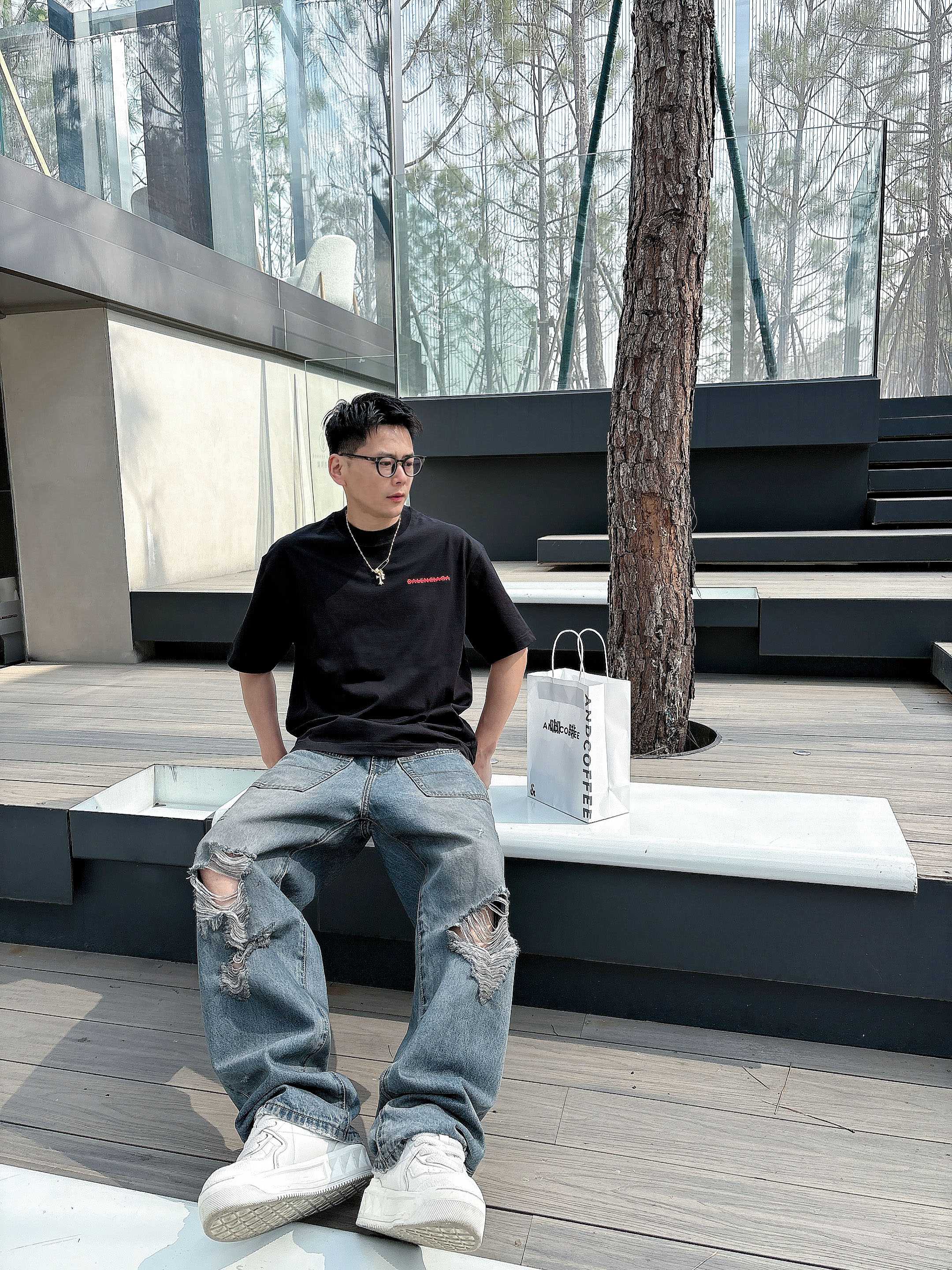    巴黎世家 2025春夏新款首发专柜最新款短袖圆领T恤 高端订制 设计前卫时尚！品牌logo重工艺设