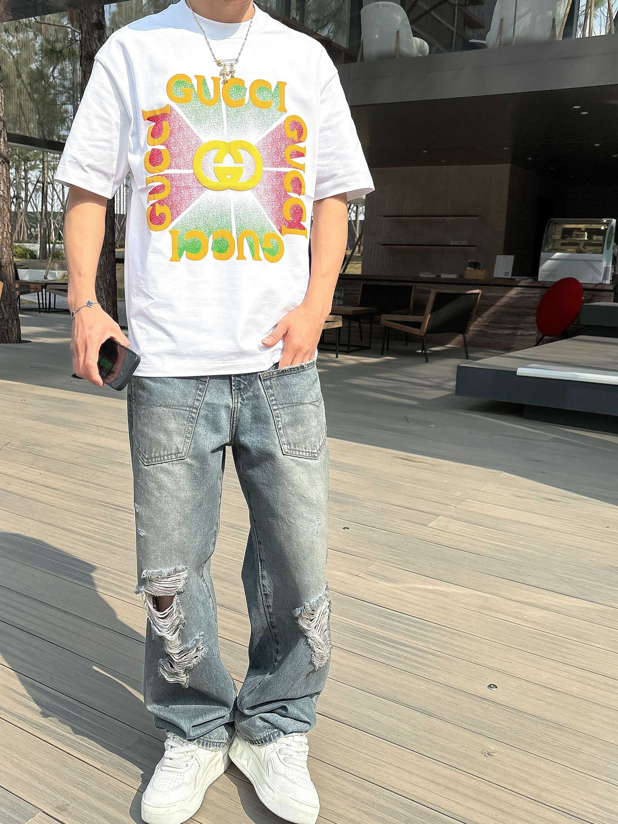    古驰 2025春夏新款首发专柜最新款短袖圆领T恤 高端订制 设计前卫时尚！品牌logo重工艺设计 
