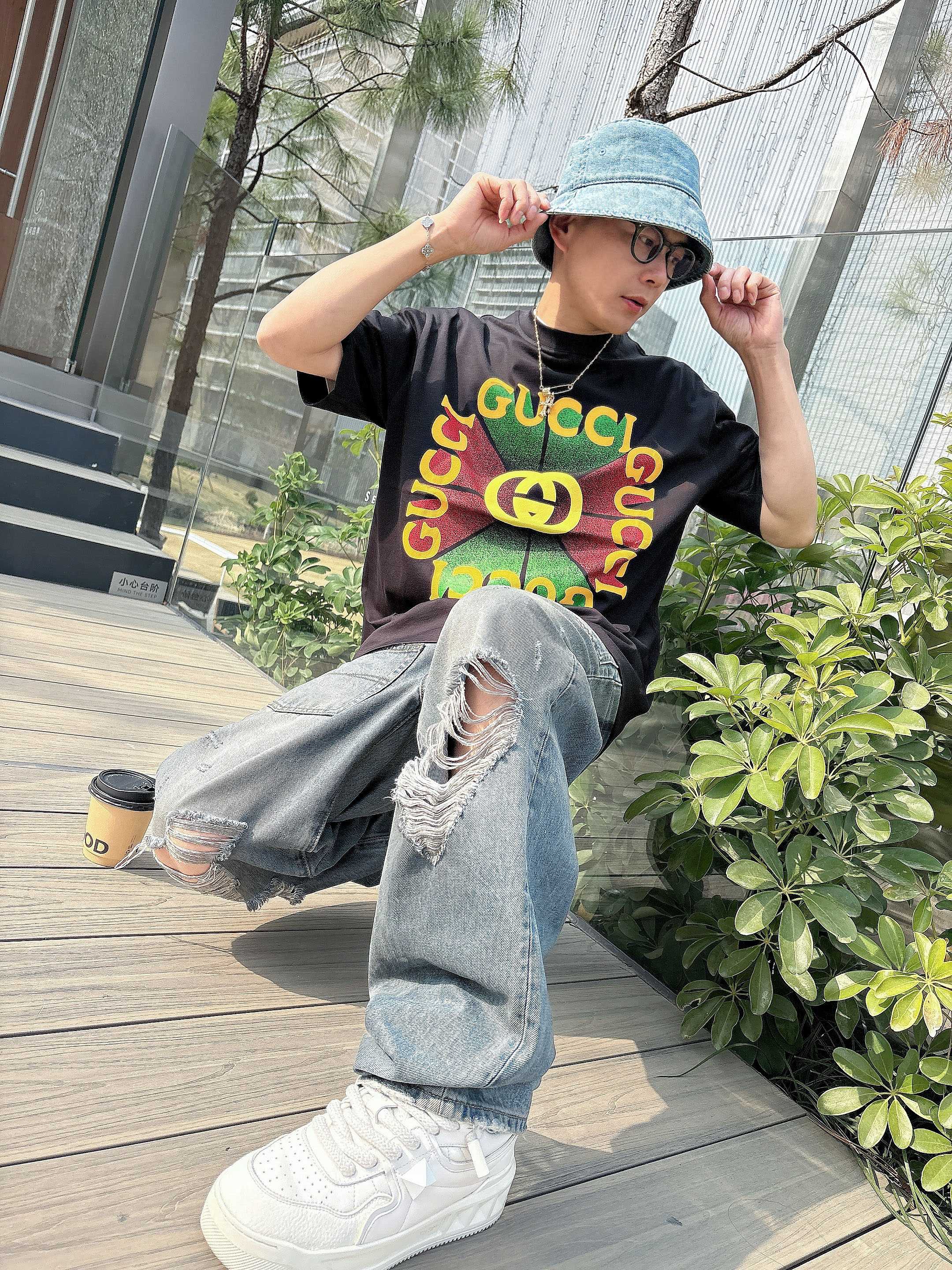    古驰 2025春夏新款首发专柜最新款短袖圆领T恤 高端订制 设计前卫时尚！品牌logo重工艺设计 