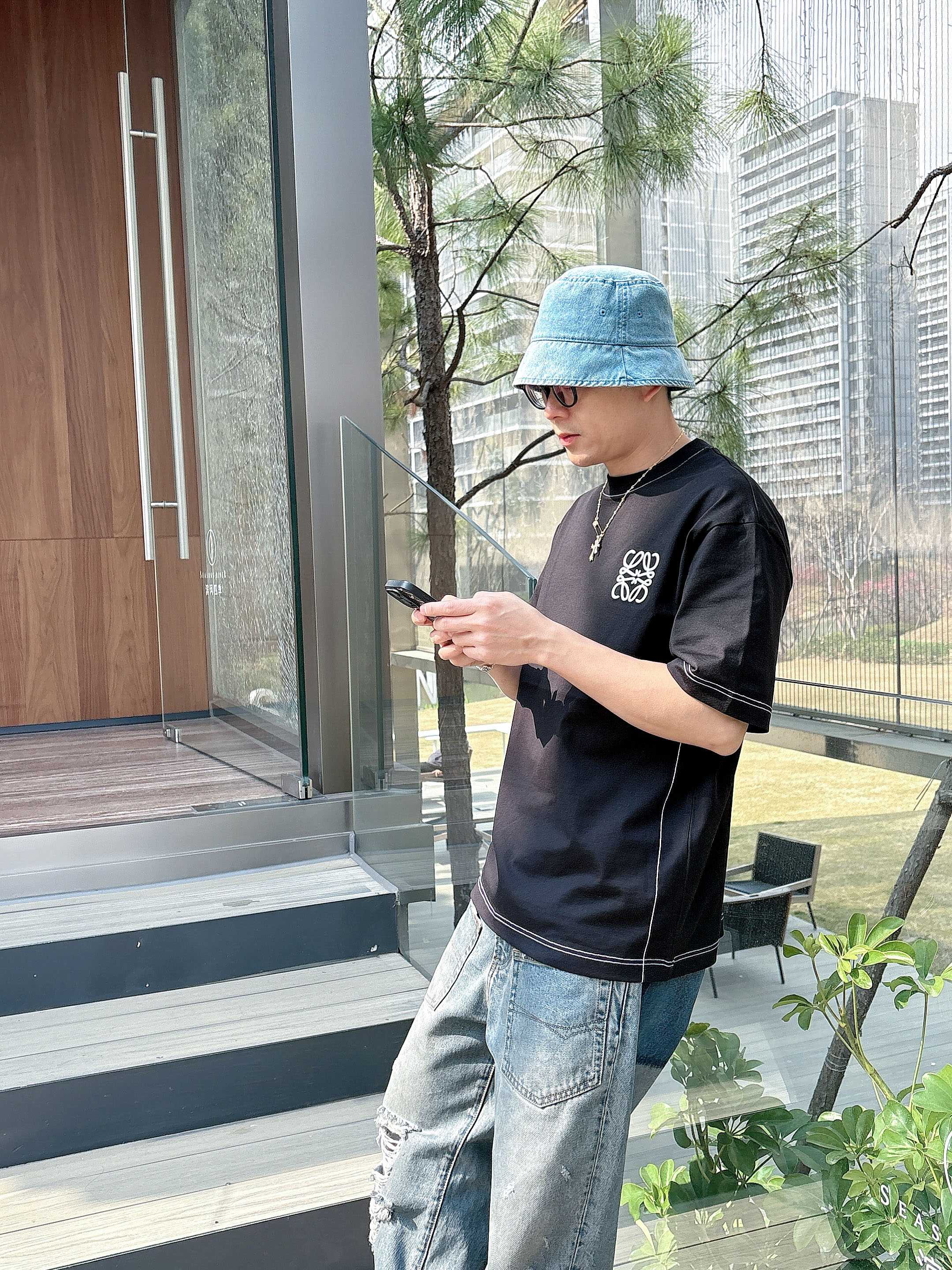    罗意威 2025春夏新款首发专柜最新款短袖圆领T恤 高端订制 设计前卫时尚！品牌logo重工艺设计