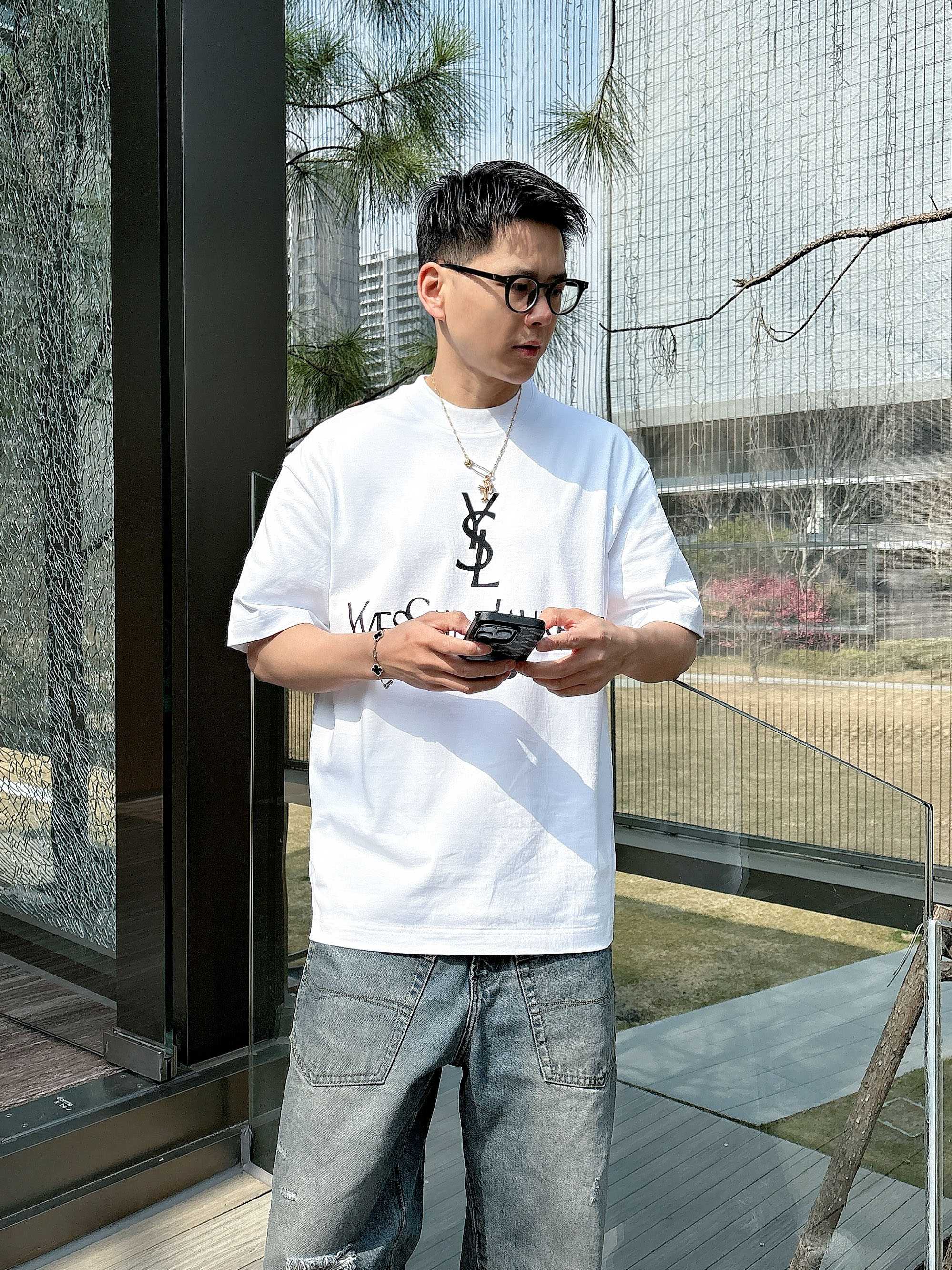    圣罗兰 2025春夏新款首发专柜最新款短袖圆领T恤 高端订制 设计前卫时尚！品牌logo重工艺设计