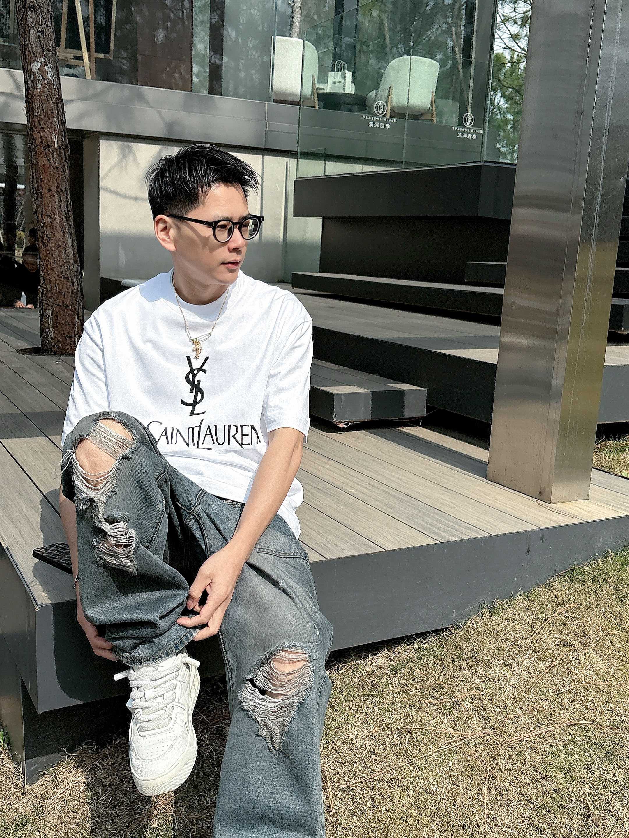    圣罗兰 2025春夏新款首发专柜最新款短袖圆领T恤 高端订制 设计前卫时尚！品牌logo重工艺设计