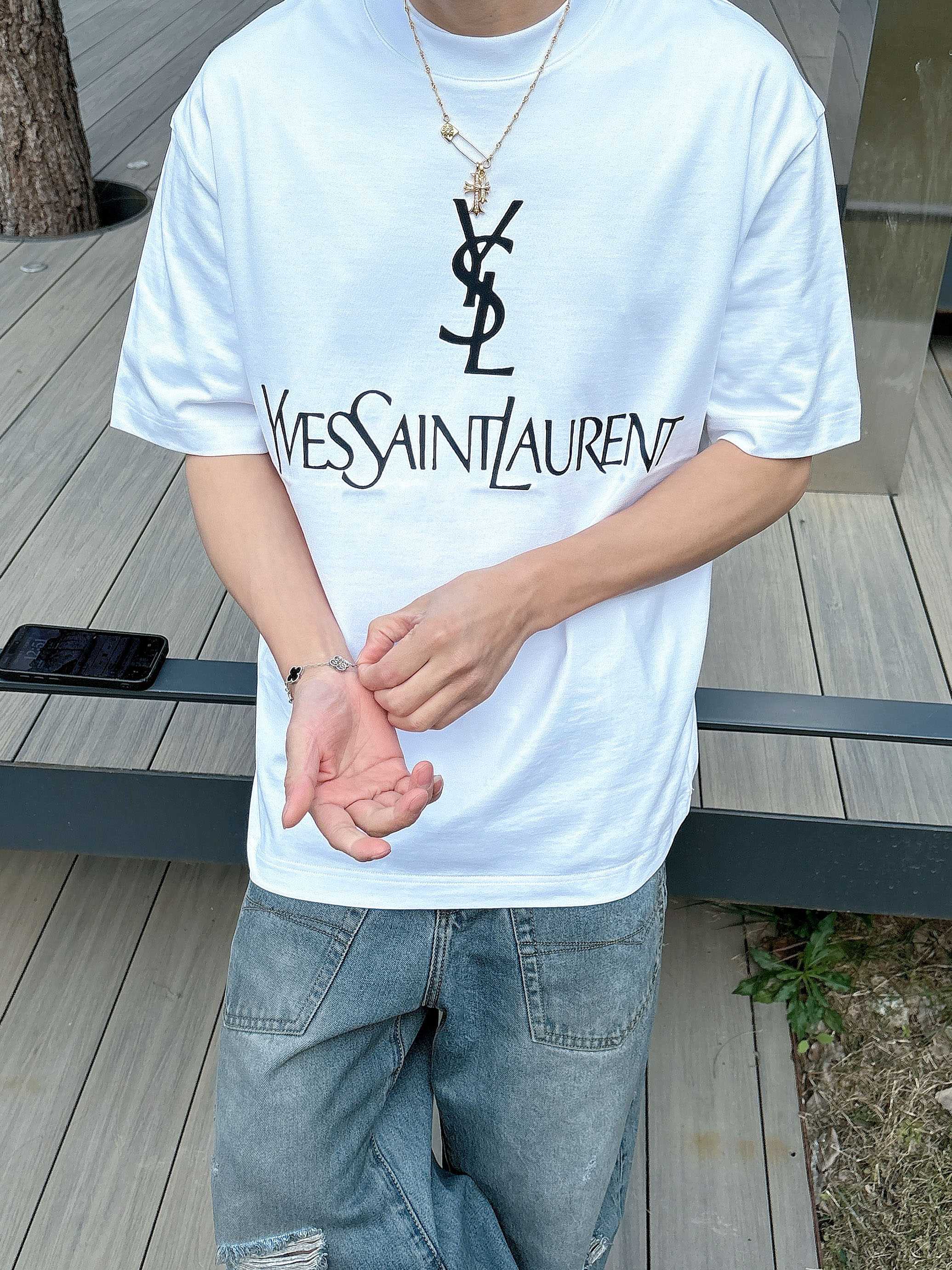    圣罗兰 2025春夏新款首发专柜最新款短袖圆领T恤 高端订制 设计前卫时尚！品牌logo重工艺设计