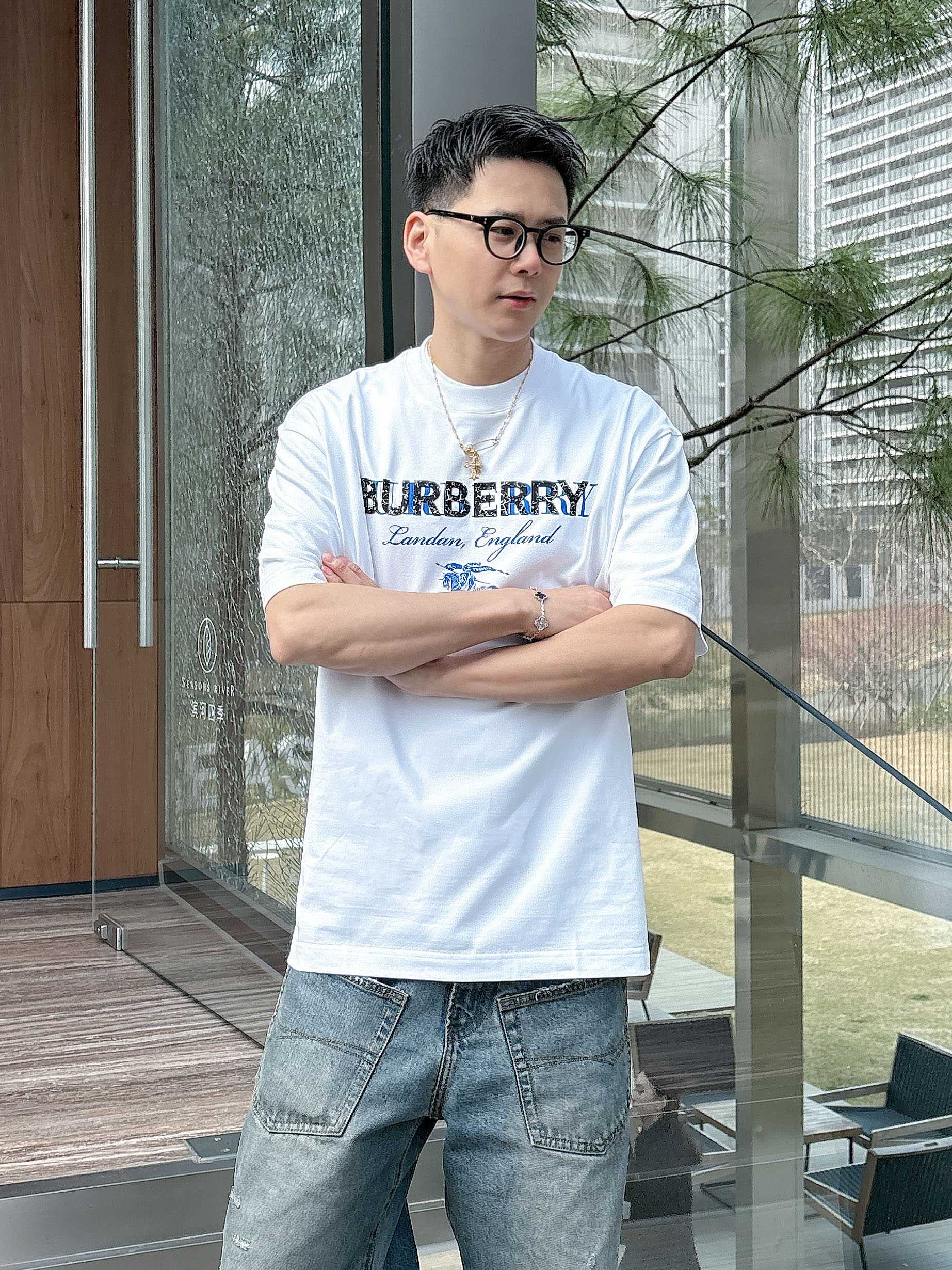     巴宝莉  2025春夏新款首发专柜最新款短袖圆领T恤 高端订制 设计前卫时尚！品牌logo重工艺