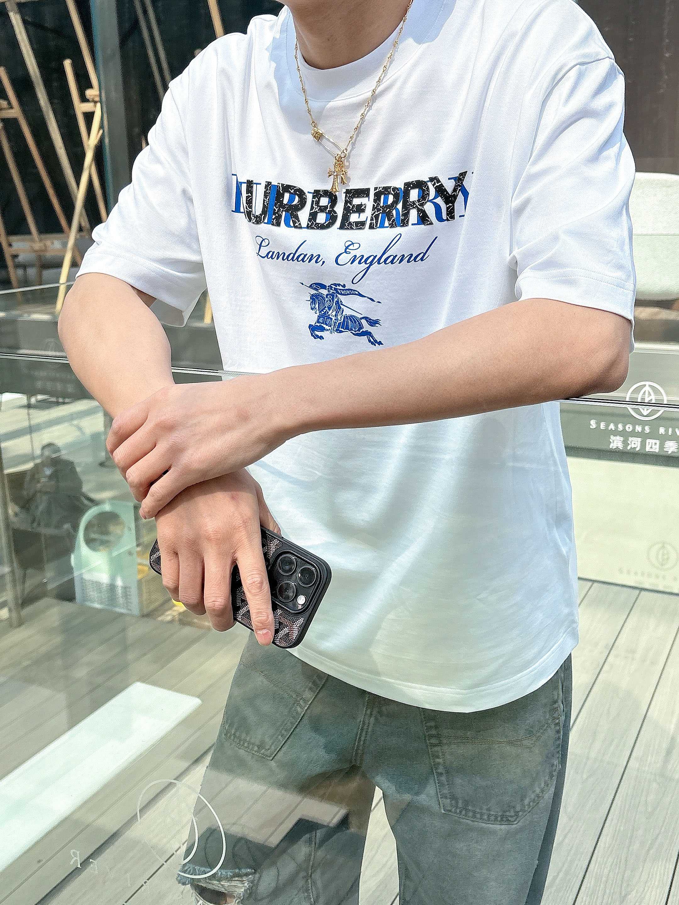     巴宝莉  2025春夏新款首发专柜最新款短袖圆领T恤 高端订制 设计前卫时尚！品牌logo重工艺