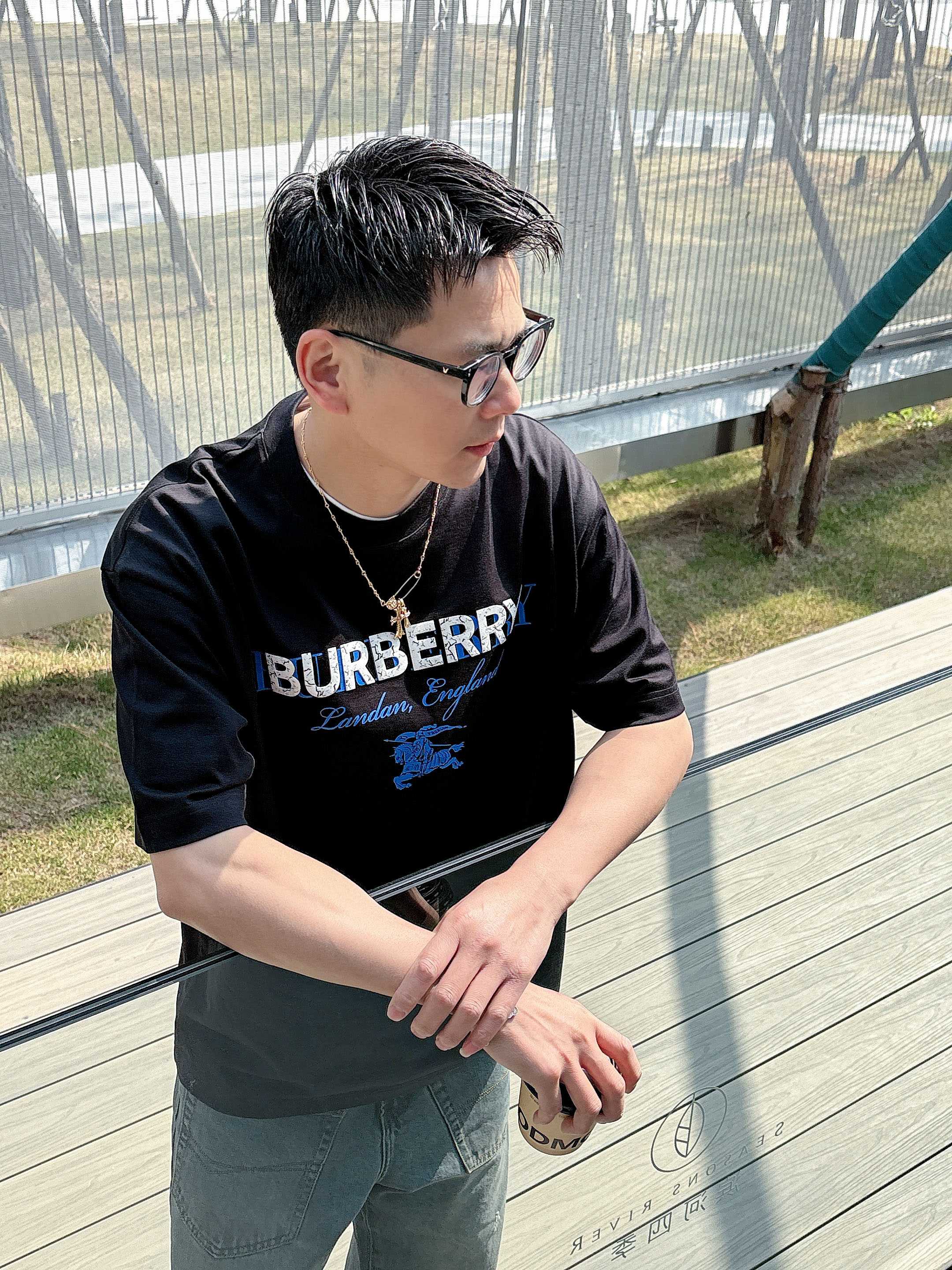     巴宝莉  2025春夏新款首发专柜最新款短袖圆领T恤 高端订制 设计前卫时尚！品牌logo重工艺