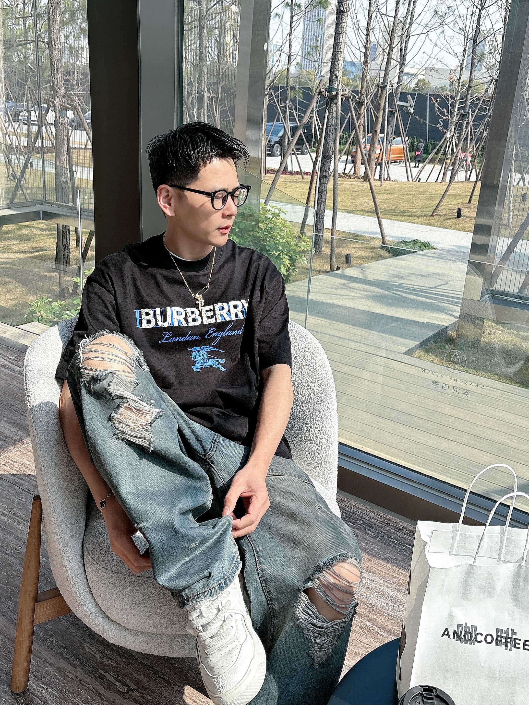     巴宝莉  2025春夏新款首发专柜最新款短袖圆领T恤 高端订制 设计前卫时尚！品牌logo重工艺