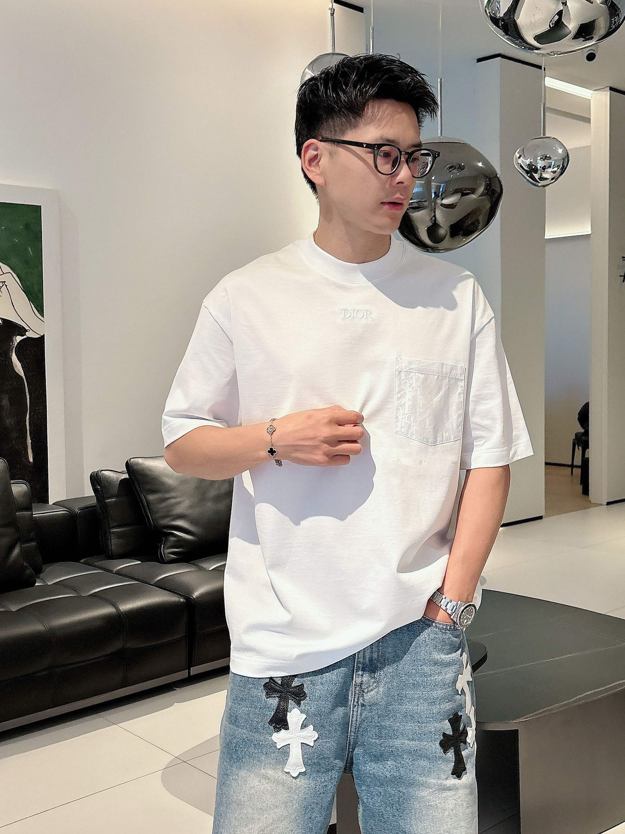     迪奥  2025春夏新款首发专柜最新款短袖圆领T恤 高端订制 设计前卫时尚！品牌logo重工艺设