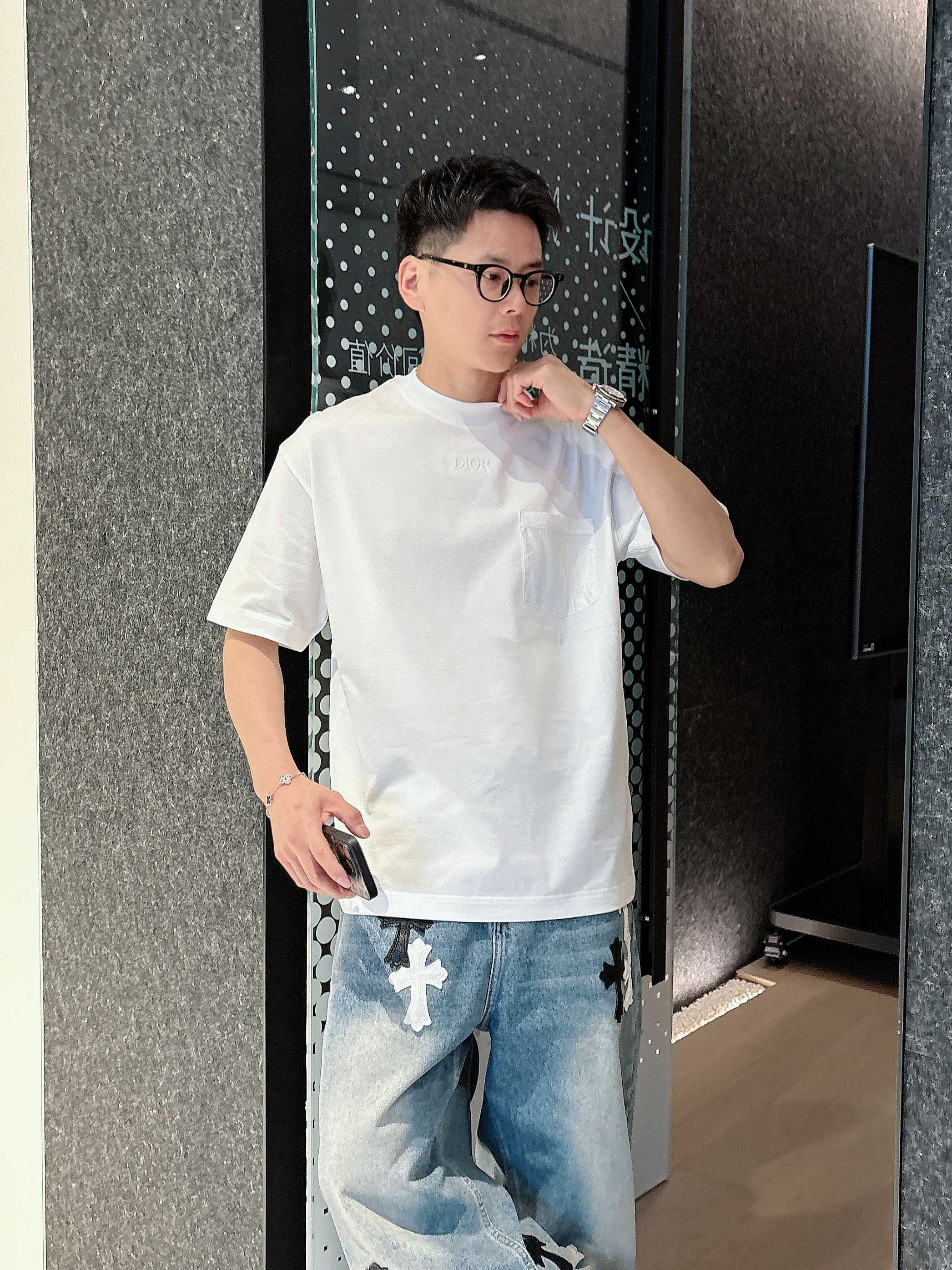     迪奥  2025春夏新款首发专柜最新款短袖圆领T恤 高端订制 设计前卫时尚！品牌logo重工艺设