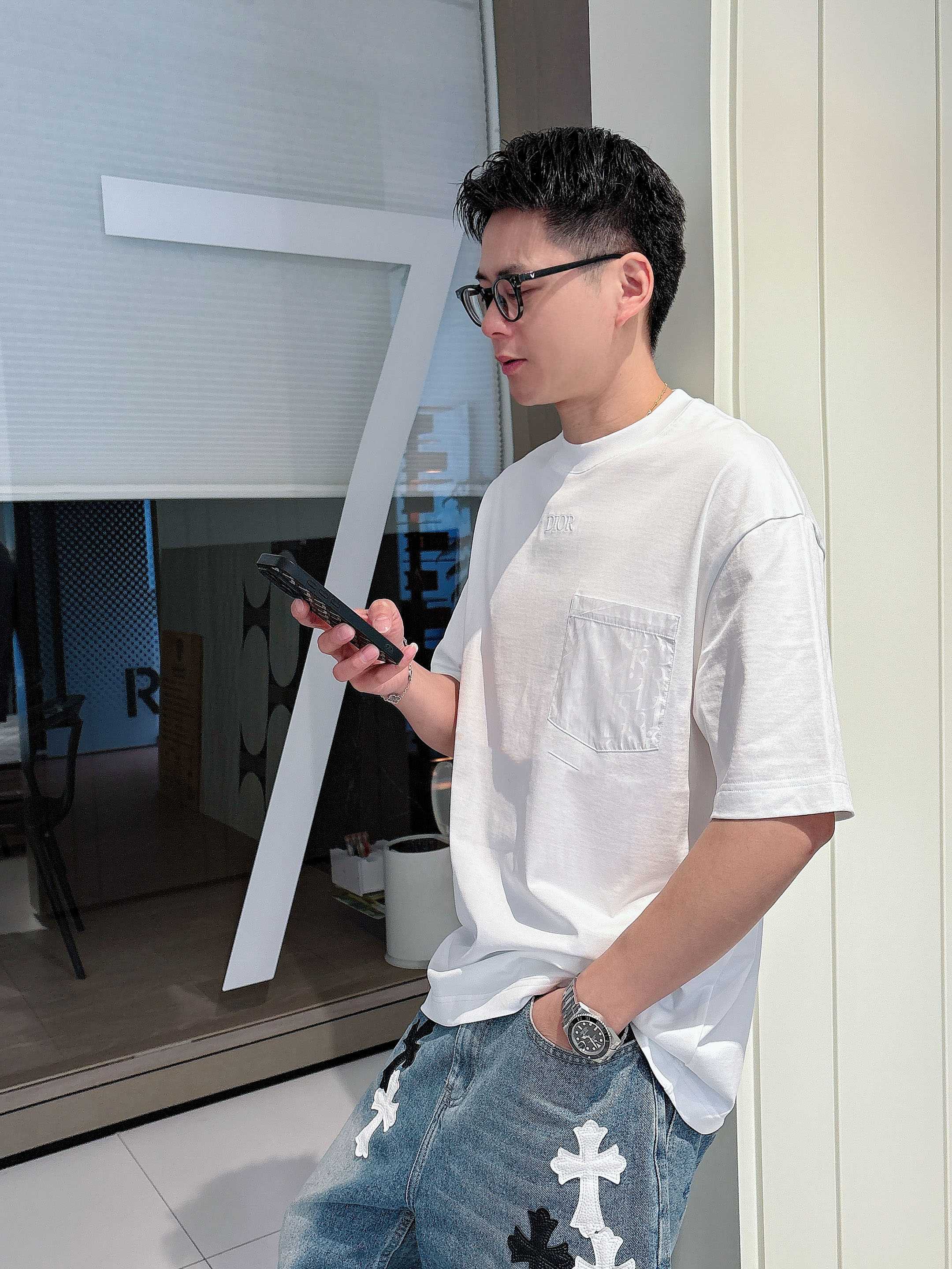     迪奥  2025春夏新款首发专柜最新款短袖圆领T恤 高端订制 设计前卫时尚！品牌logo重工艺设