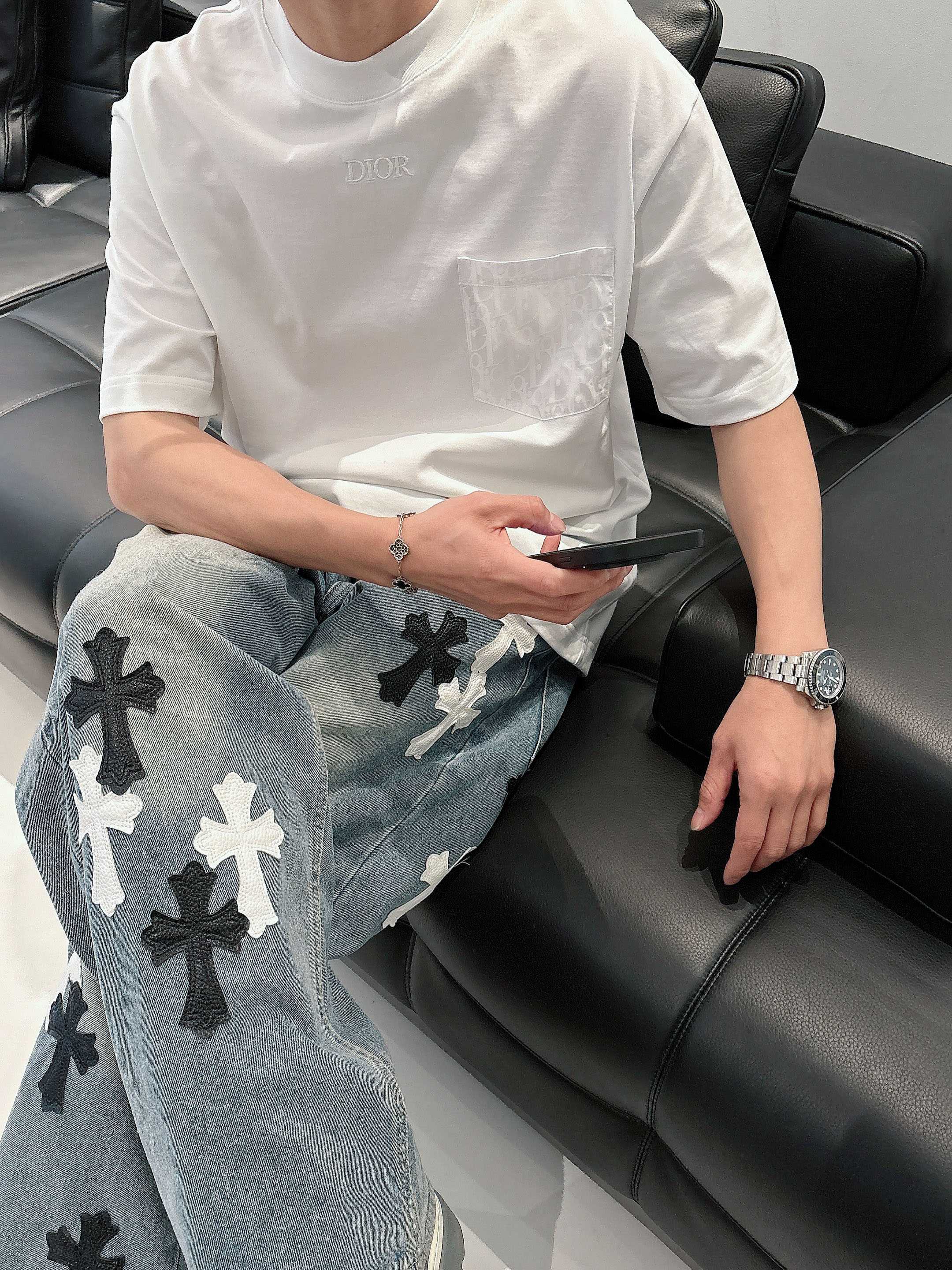     迪奥  2025春夏新款首发专柜最新款短袖圆领T恤 高端订制 设计前卫时尚！品牌logo重工艺设